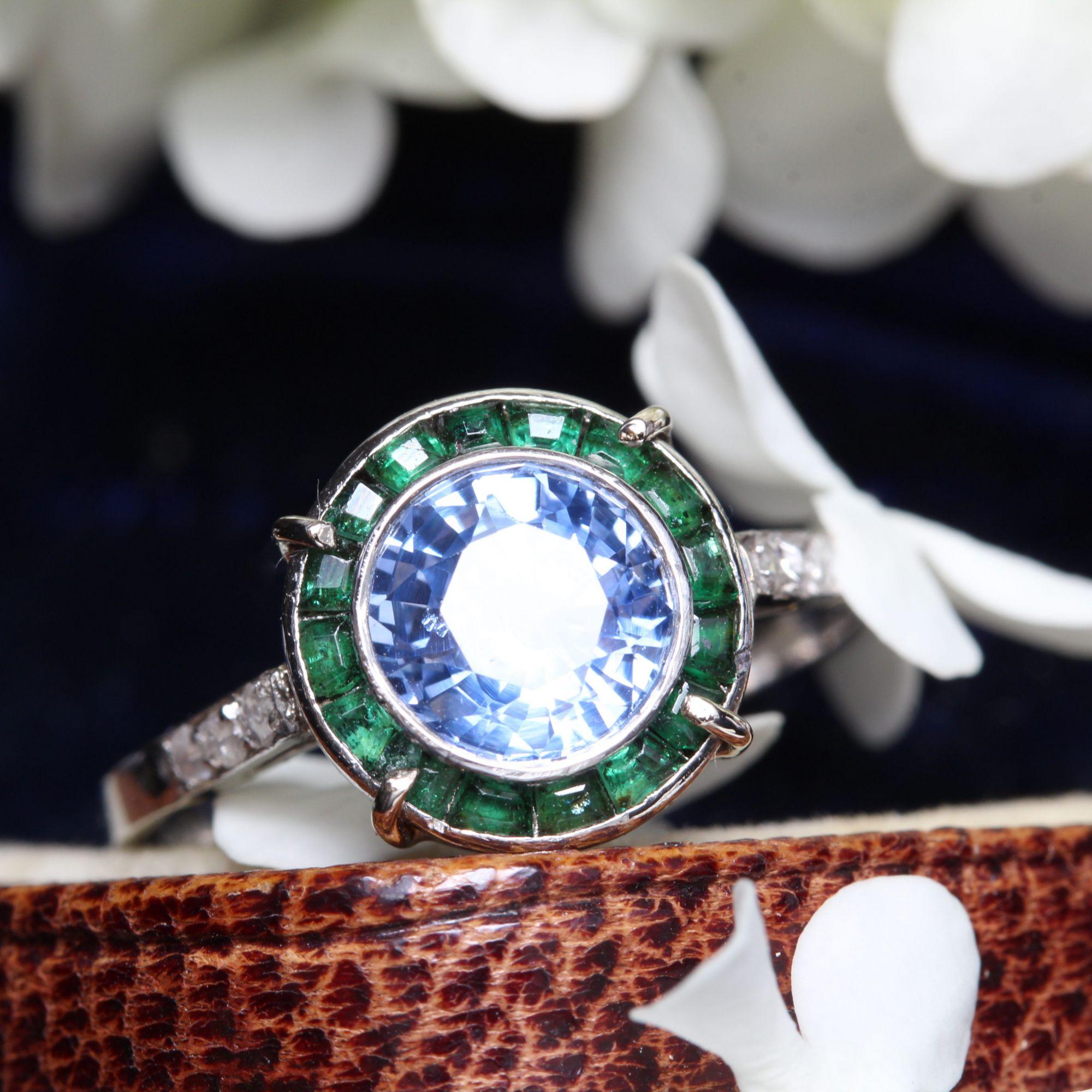 1930s Art Deco Sapphire Emerald Diamonds 18 Karat White Gold Ring 8