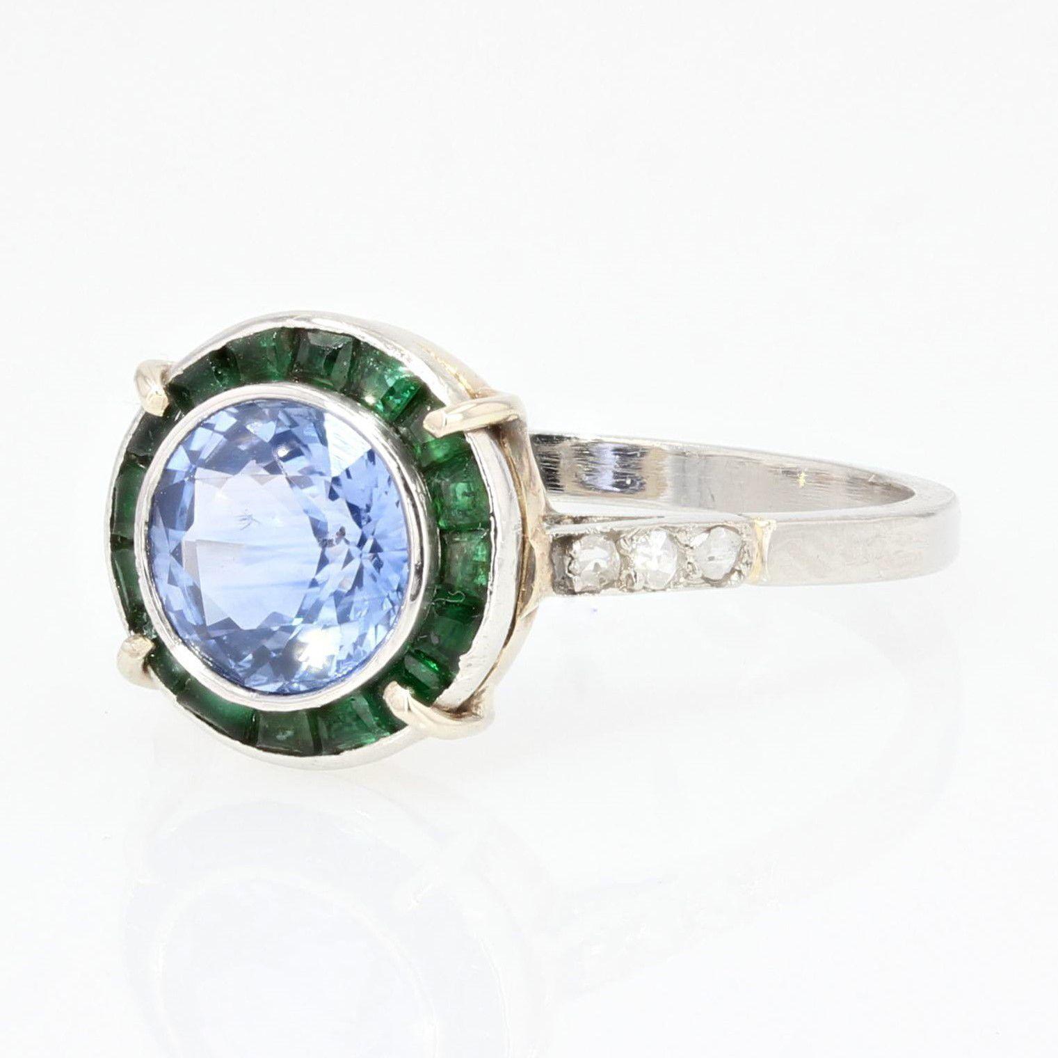 Round Cut 1930s Art Deco Sapphire Emerald Diamonds 18 Karat White Gold Ring