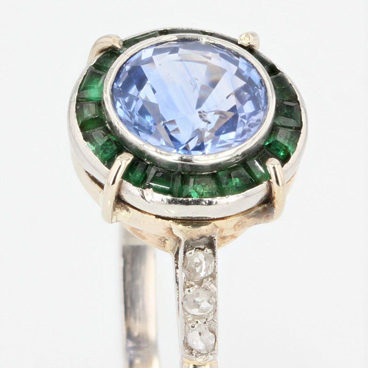 1930s Art Deco Sapphire Emerald Diamonds 18 Karat White Gold Ring In Good Condition In Poitiers, FR