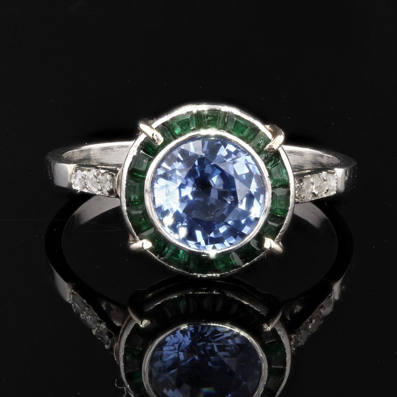 1930s Art Deco Sapphire Emerald Diamonds 18 Karat White Gold Ring 2