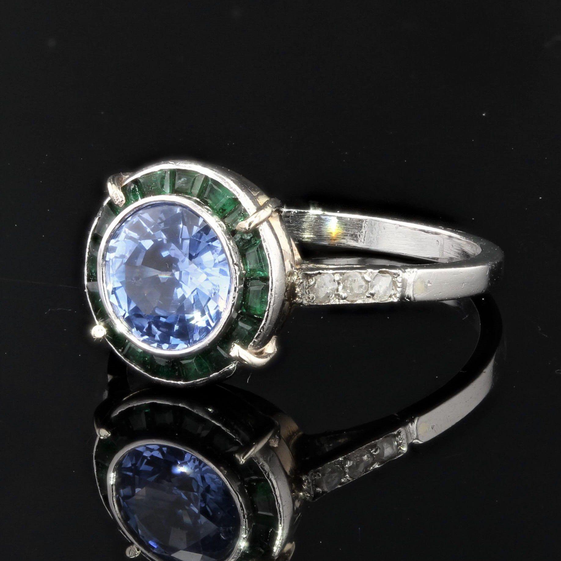 1930s Art Deco Sapphire Emerald Diamonds 18 Karat White Gold Ring 3