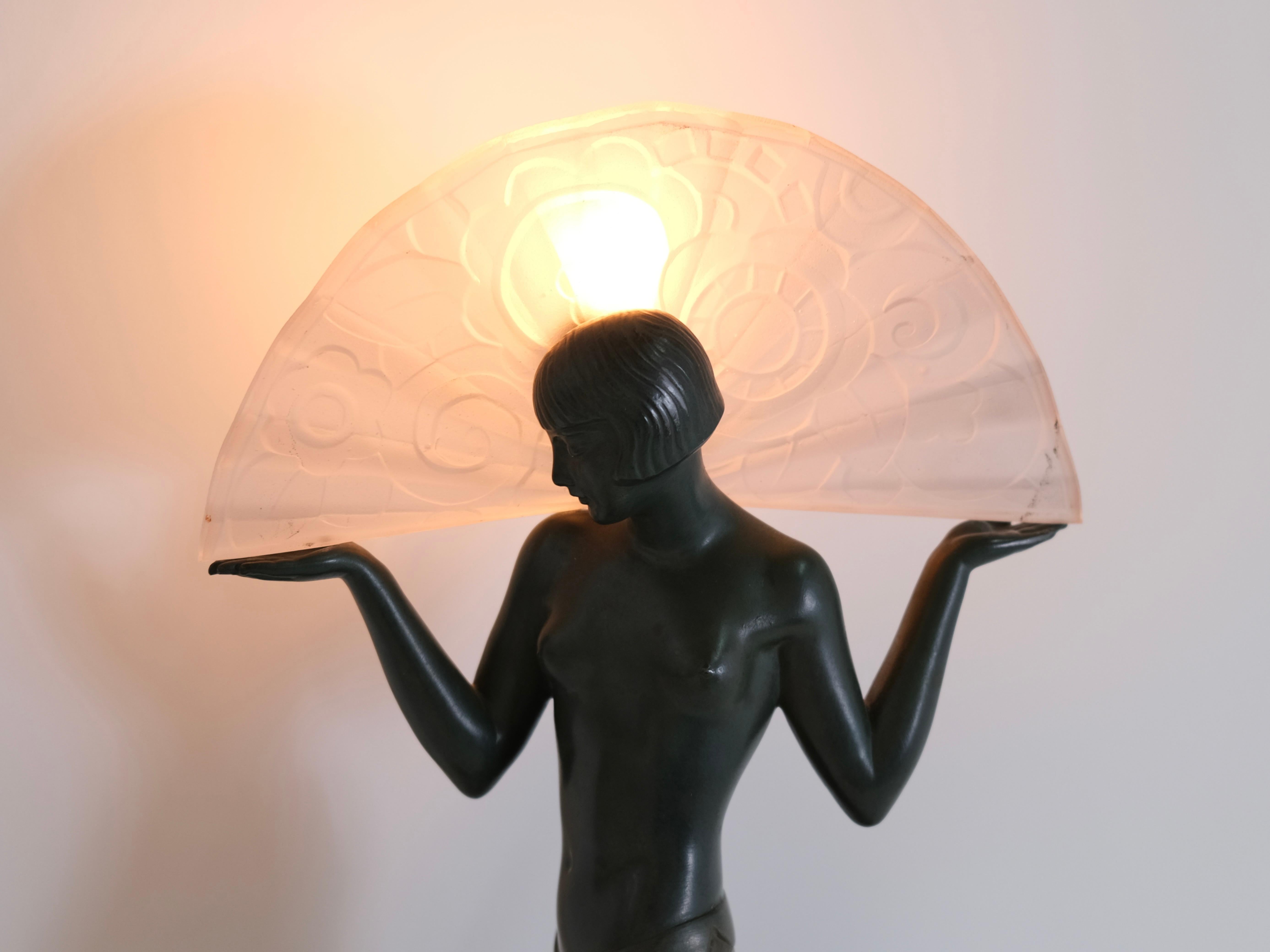 Français Sculpture Art déco d'une danseuse espagnole des années 1930 par Raymonde Guerbe pour Max Le Verrier