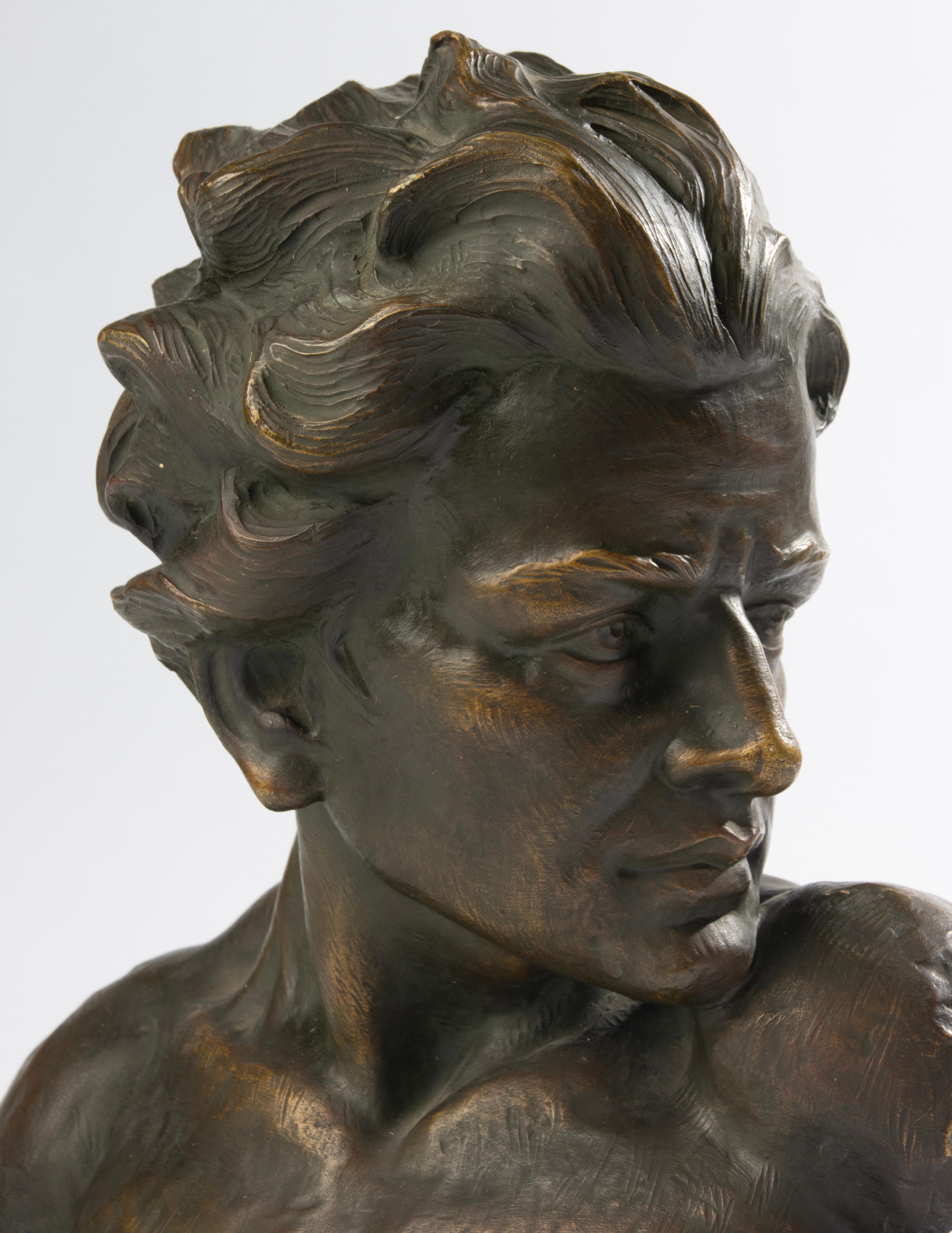 Escultura Art Decó de 1930 - Patinado verde y dorado - Busto Joven por Dommisse 11