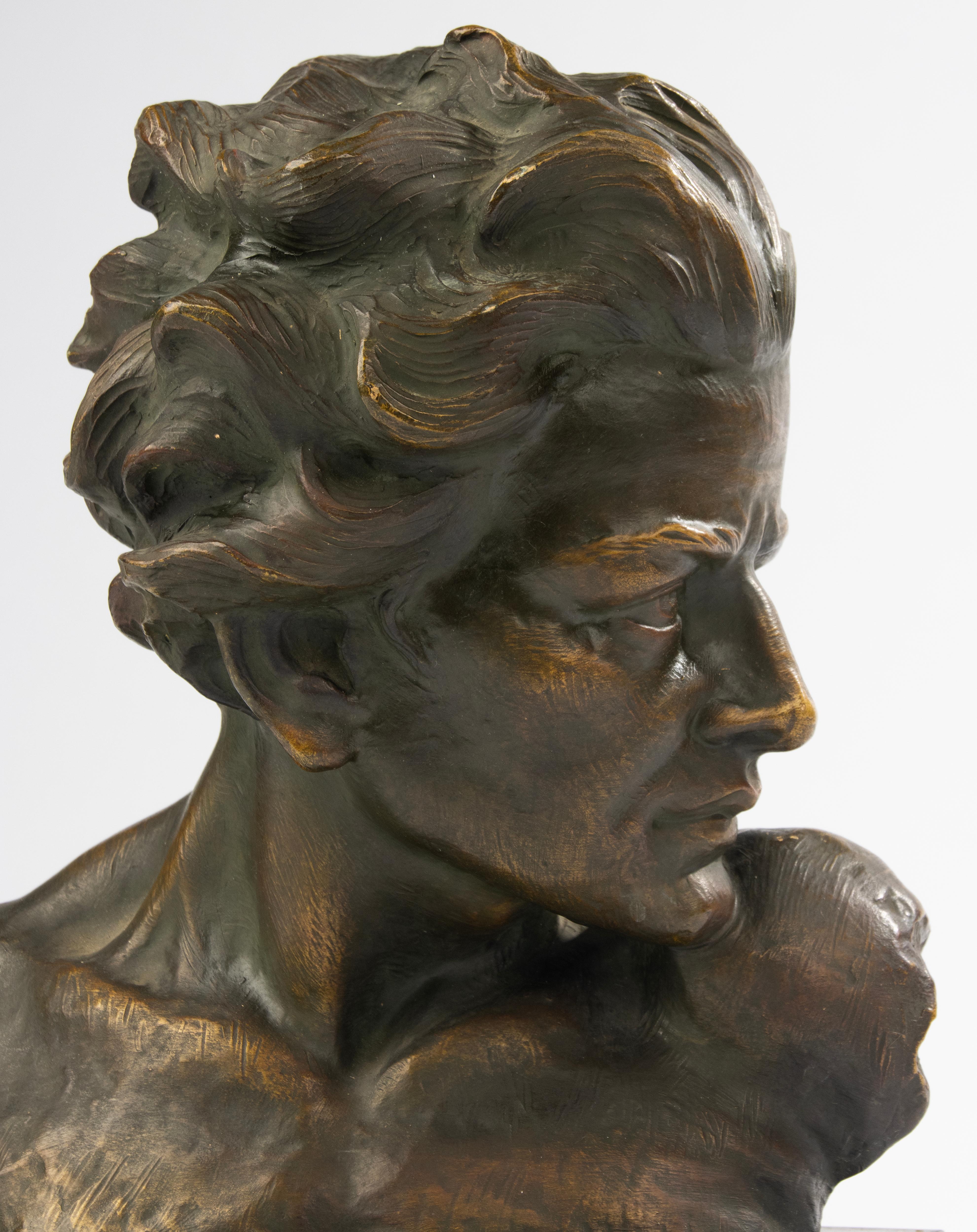 Escultura Art Decó de 1930 - Patinado verde y dorado - Busto Joven por Dommisse principios del siglo XX