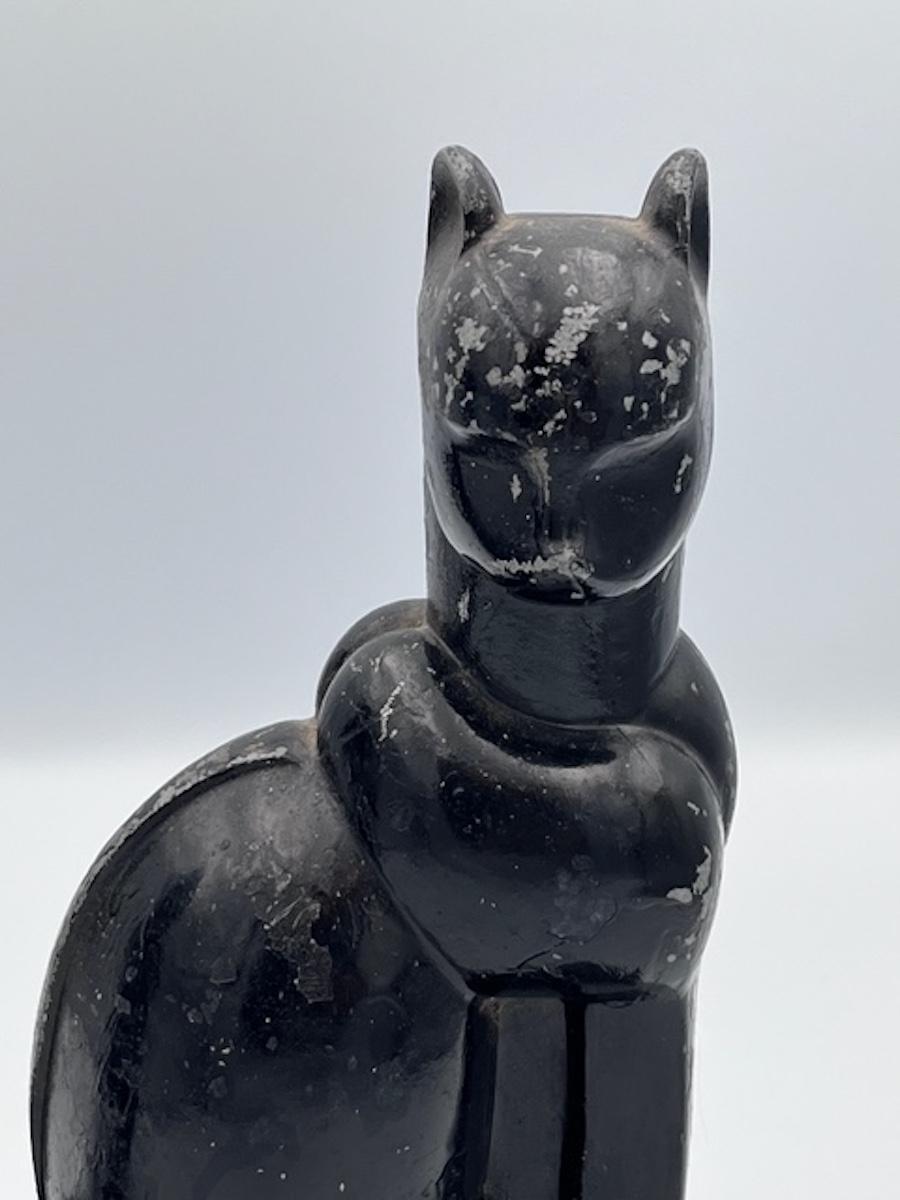 1930's Art Deco Sitzende Katze Buchstützen (Metall) im Angebot