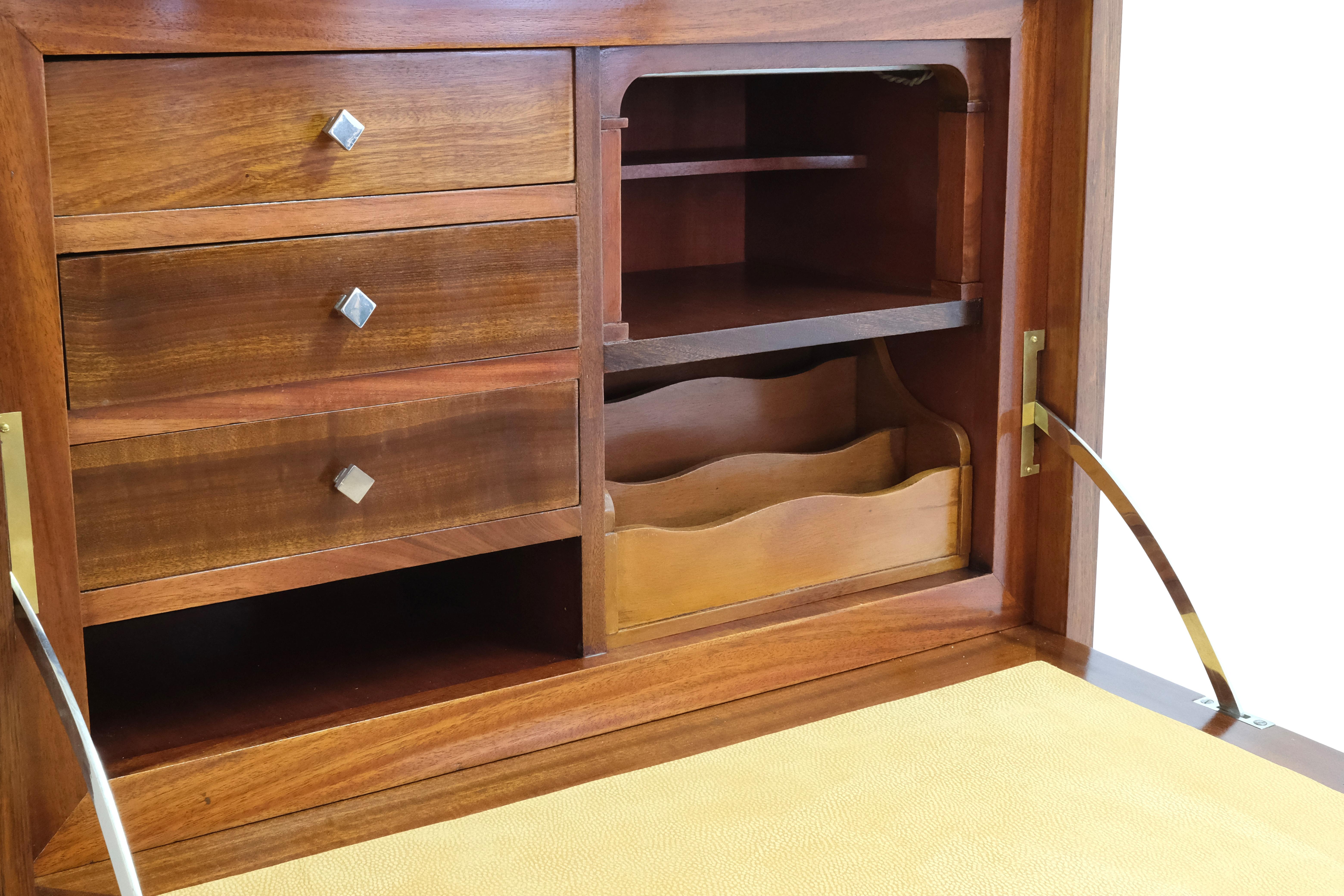 1930's Art Deco Secretaire Desk with hidden locking mechanism In Good Condition For Sale In Ulm, DE