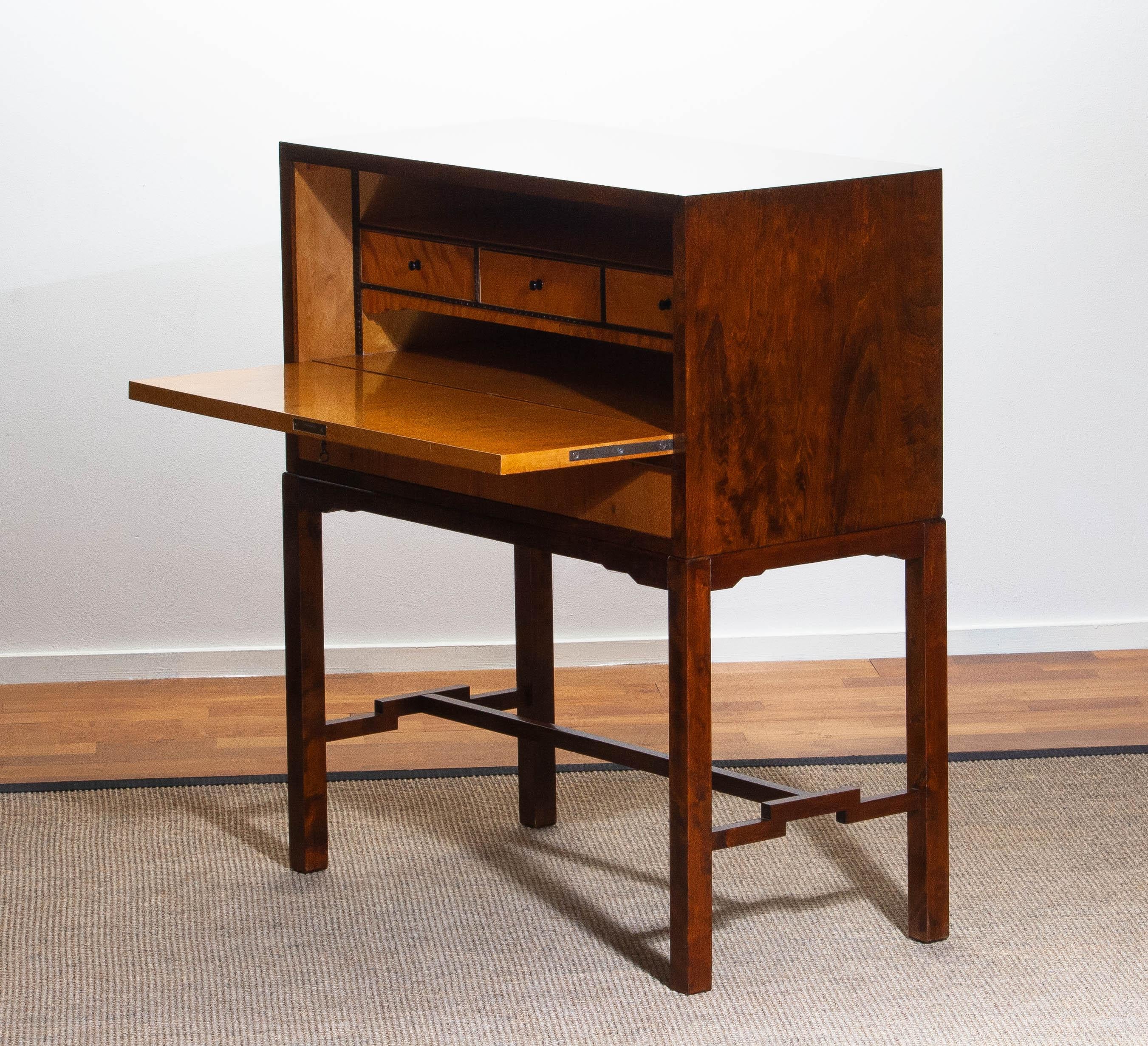 Extremely luxury and high quality secretaire from the 1930s made by Nordiska Kompaniet Stockholm in walnut, elm, birch and mahogany.
Secretaire and front drawer both open / lock with the same key. Secretaire and front drawer are veneered in open
