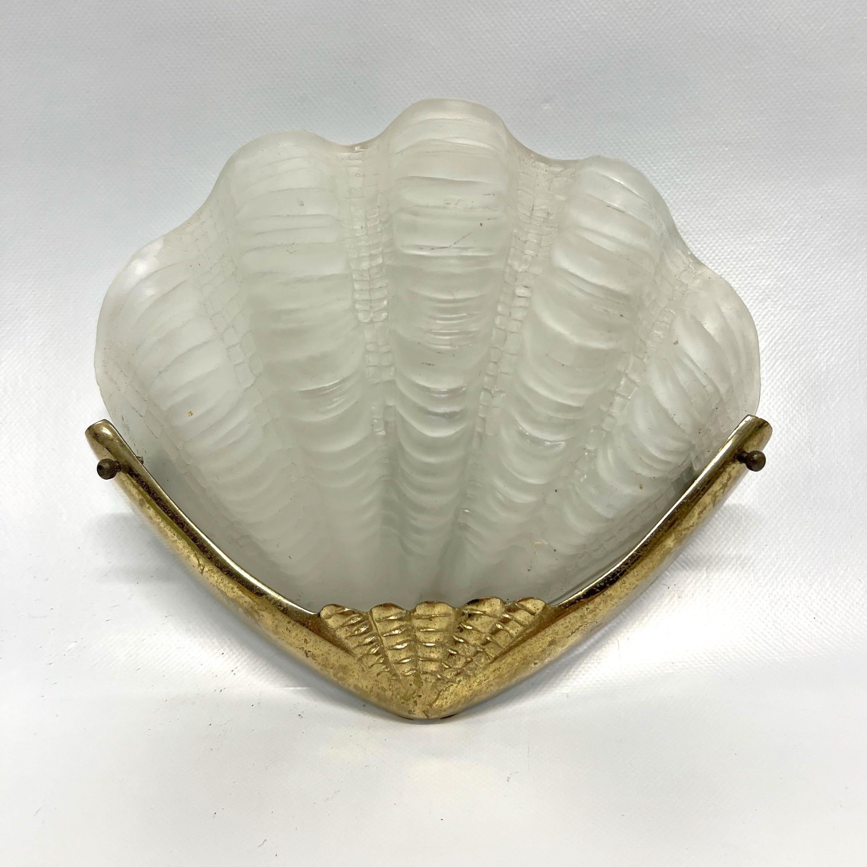 American 1930s Art Deco Shell Wall Light