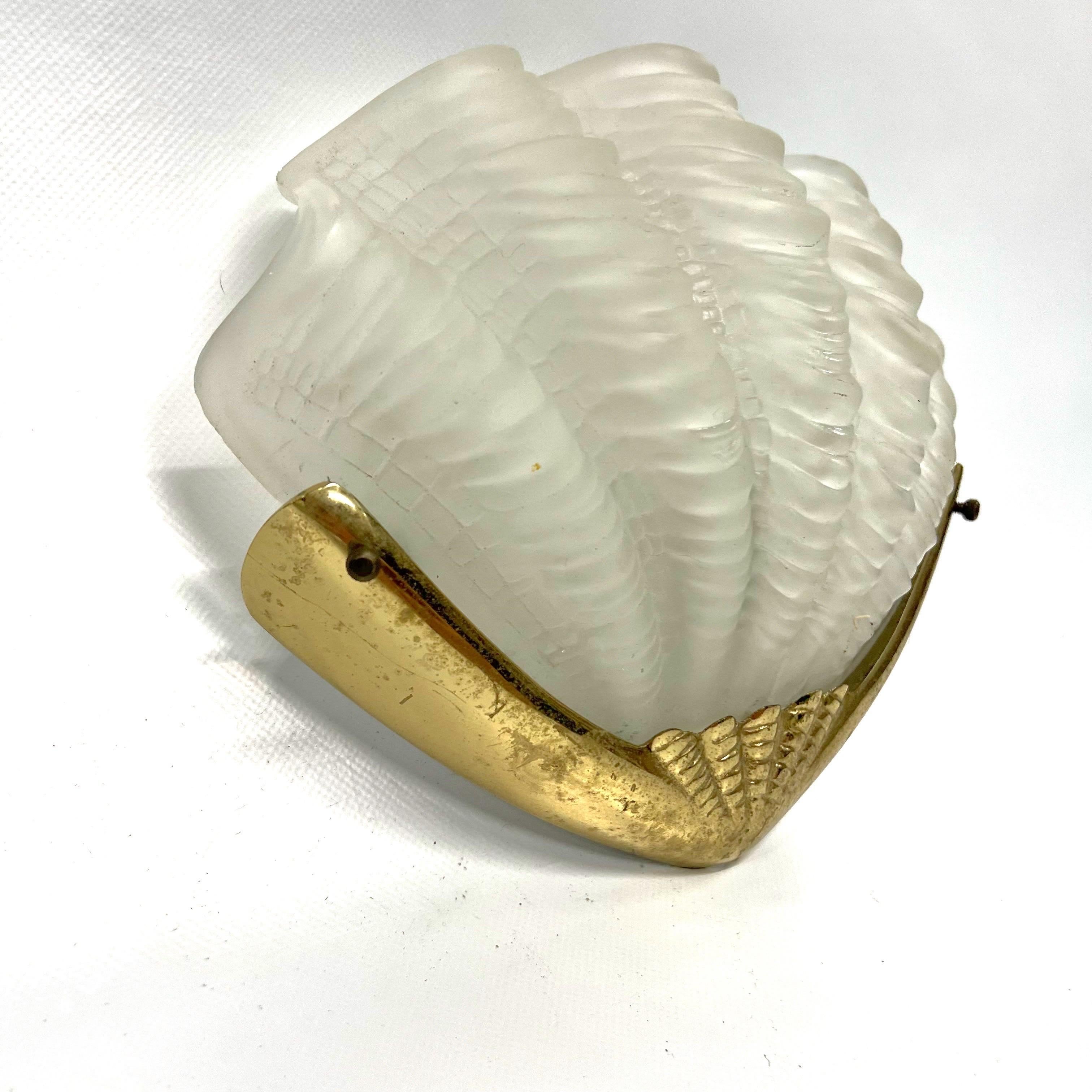Mid-20th Century 1930s Art Deco Shell Wall Light