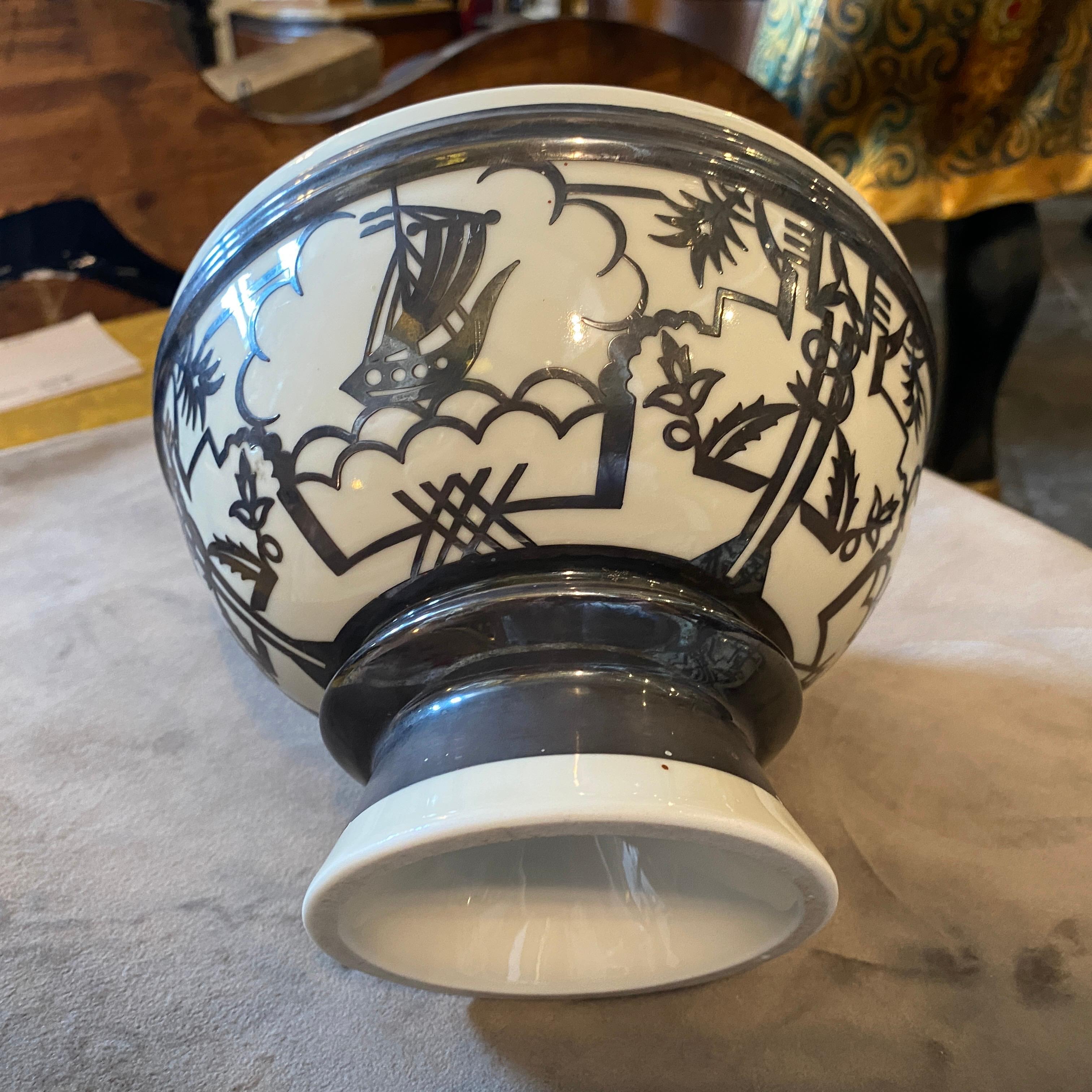 1930s Art Deco Silver and White Porcelain Czechoslovakian Box by Pirkenhammer In Good Condition For Sale In Aci Castello, IT