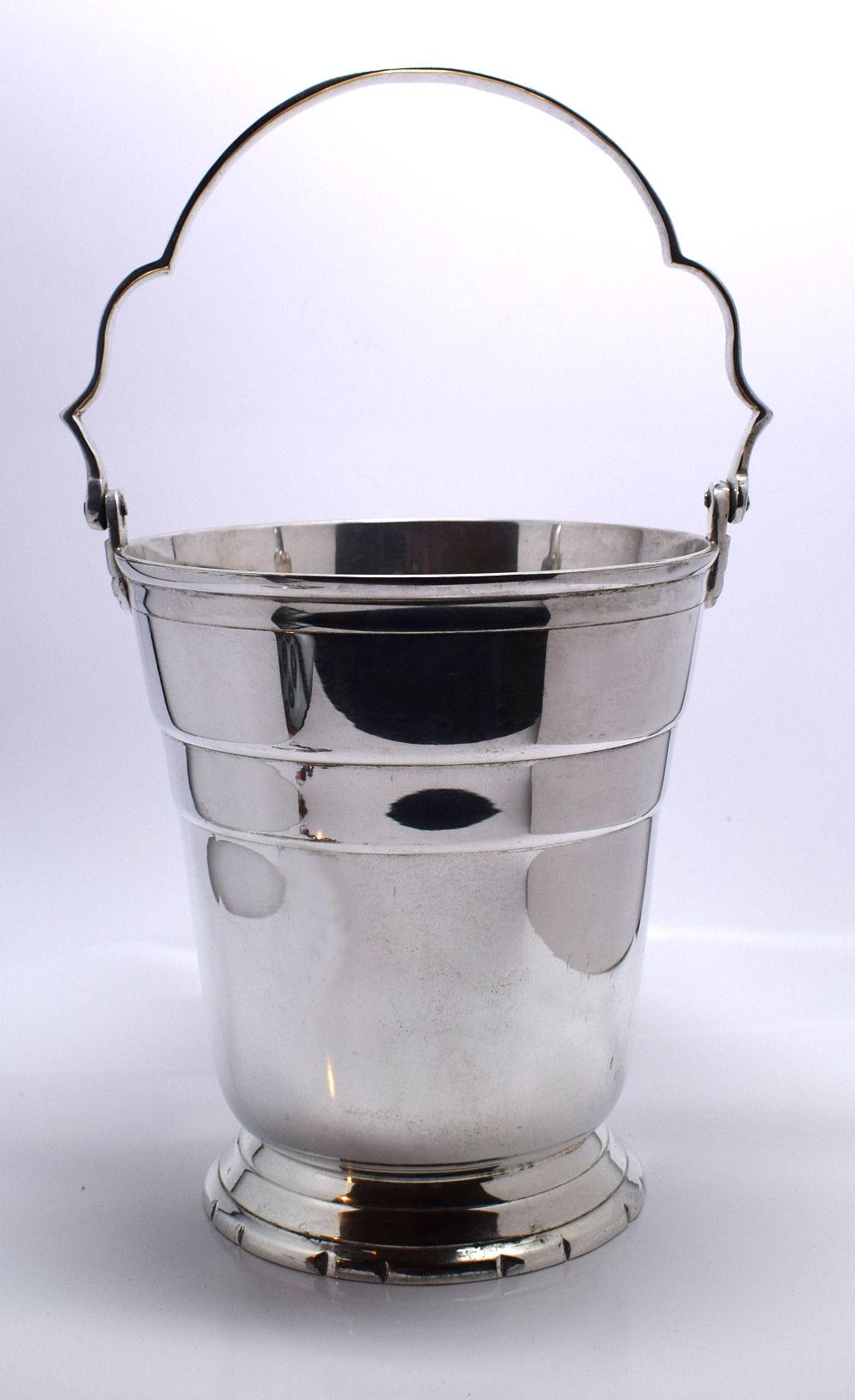 Art Deco silver plate ice bucket/wine cooler dating to the 1930s, Impressed to the base EPNS. Deceptively heavy for it's size, feels like very good quality. Condition is very good with normal signs of ware.
     