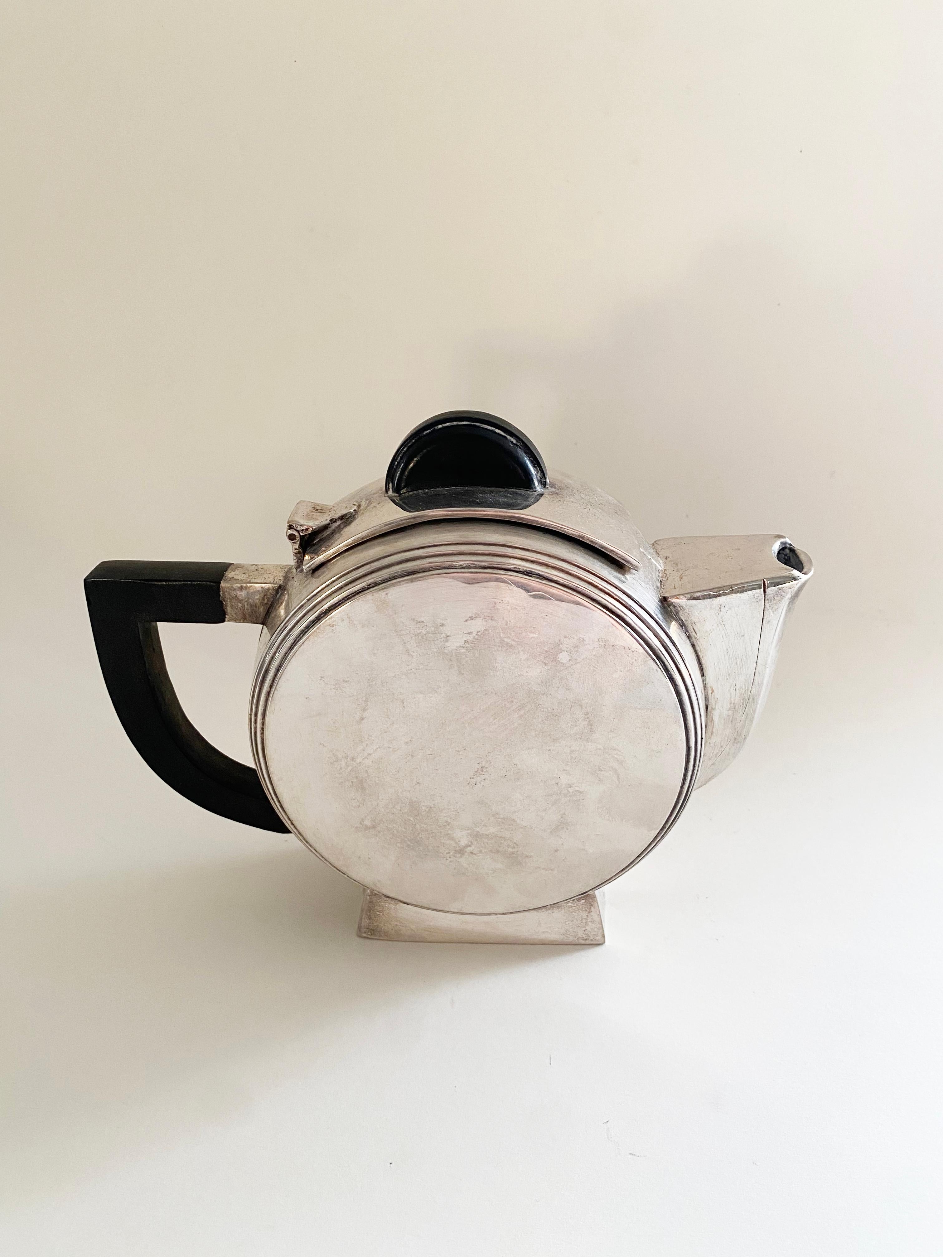 This teapot is part of a tea service designed by the English silversmith Harry George Murphy (1884-1939). An illustration of the service appeared in Design for Today (London, 1934). The following description is an extract from the commentary.

‘We