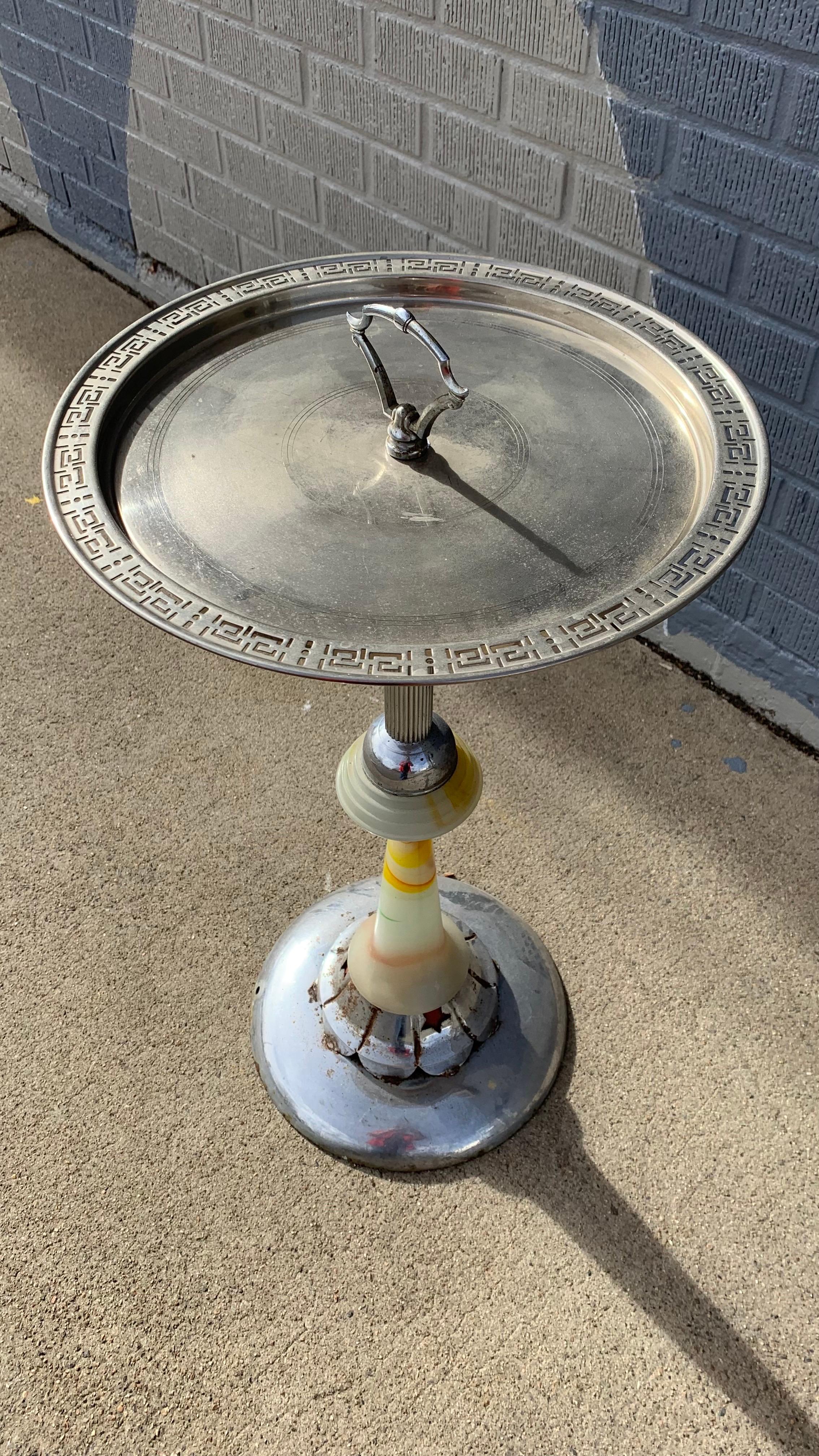 Hollywood Regency 1930s Art Deco Smoking Stand With Marbled Bakelite Stem by Manning-Bowman & Co en vente