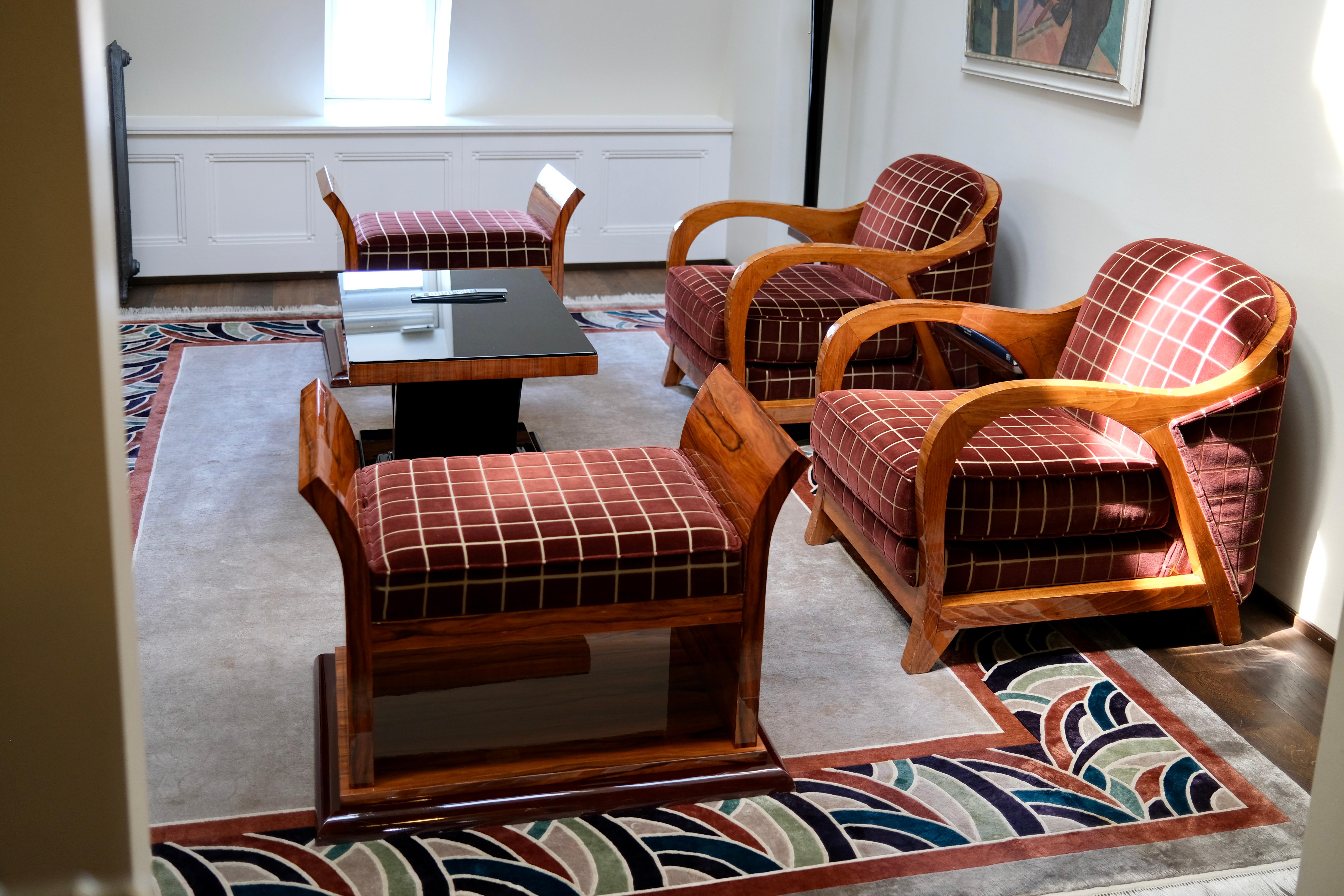 Stool
Nut Wood, high gloss lacquered
Chequered upholstery 

Original Art Deco, France 1930s

Also available as a pair. 

Dimensions:
Width: 81 cm
Height: 61 cm
Depth: 56 cm
Seat height: 45 cm