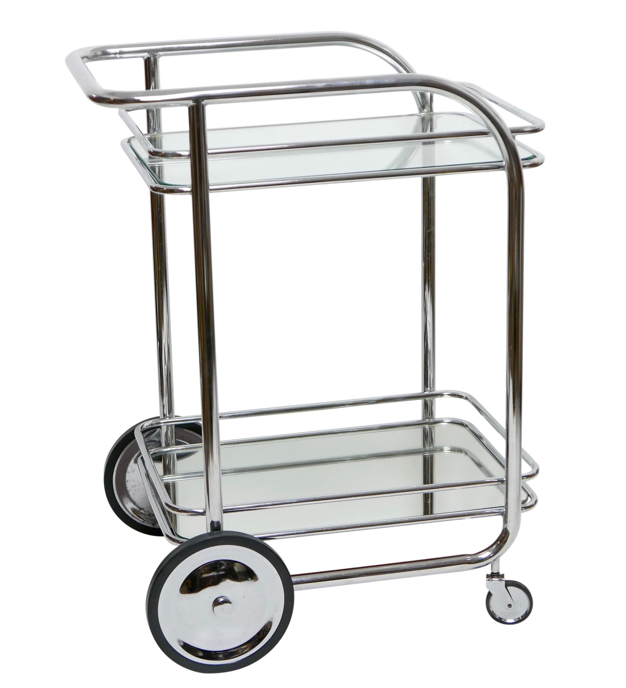 1930s Art Deco Streamline Modern Chrome and Glass Bar Cart In Good Condition In San Francisco, CA