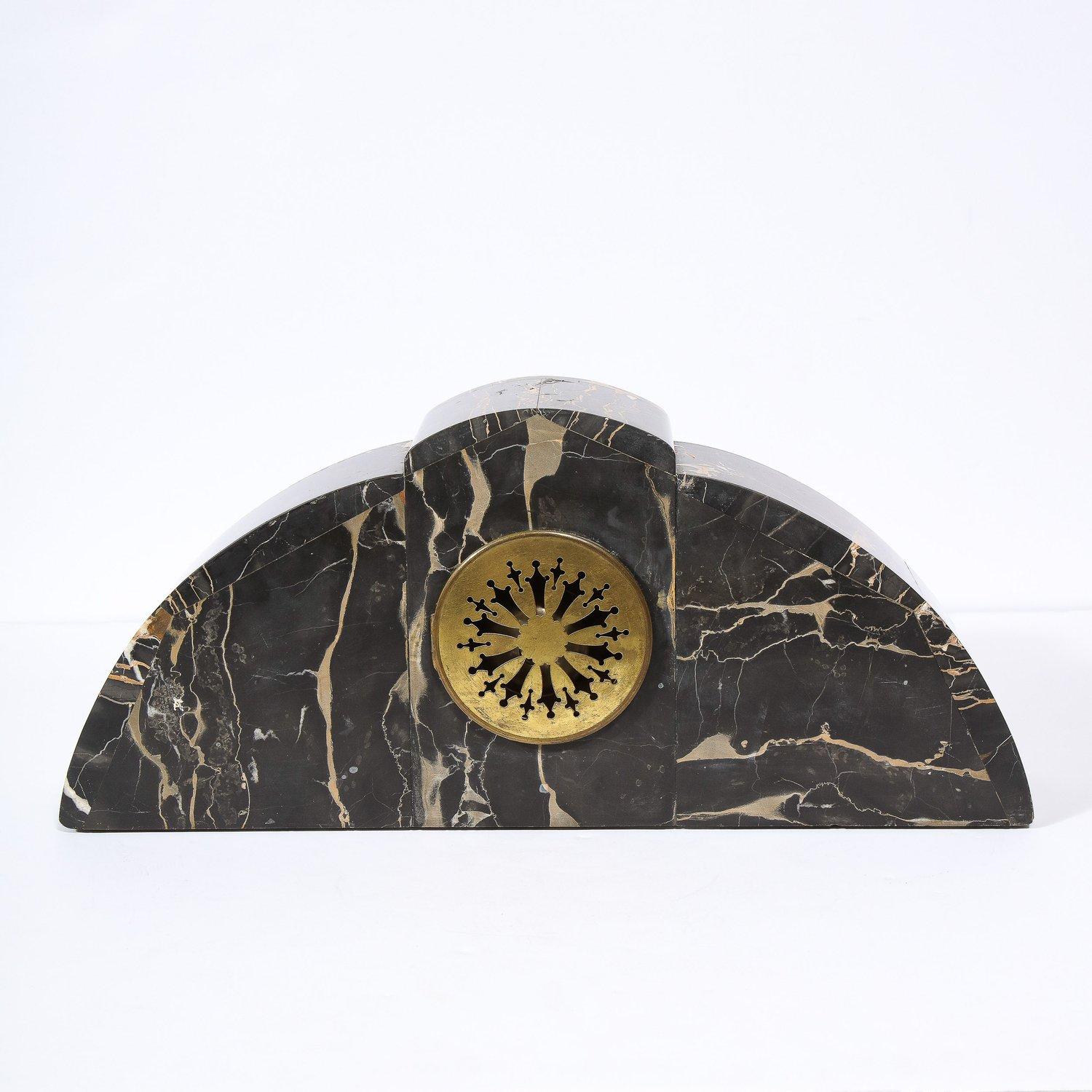 1930s Art Deco Streamlined Neoclassical Figurative Exotic Marble & Bronze Clock en venta 4