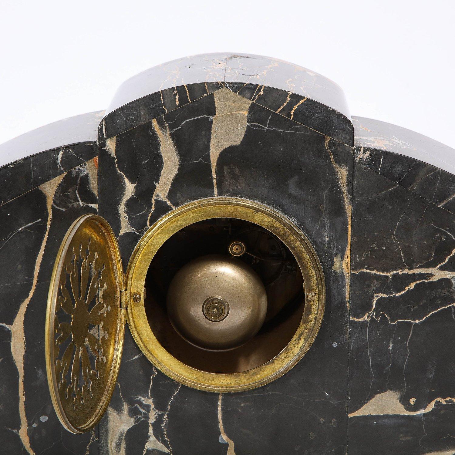 1930s Art Deco Streamlined Neoclassical Figurative Exotic Marble & Bronze Clock en venta 6