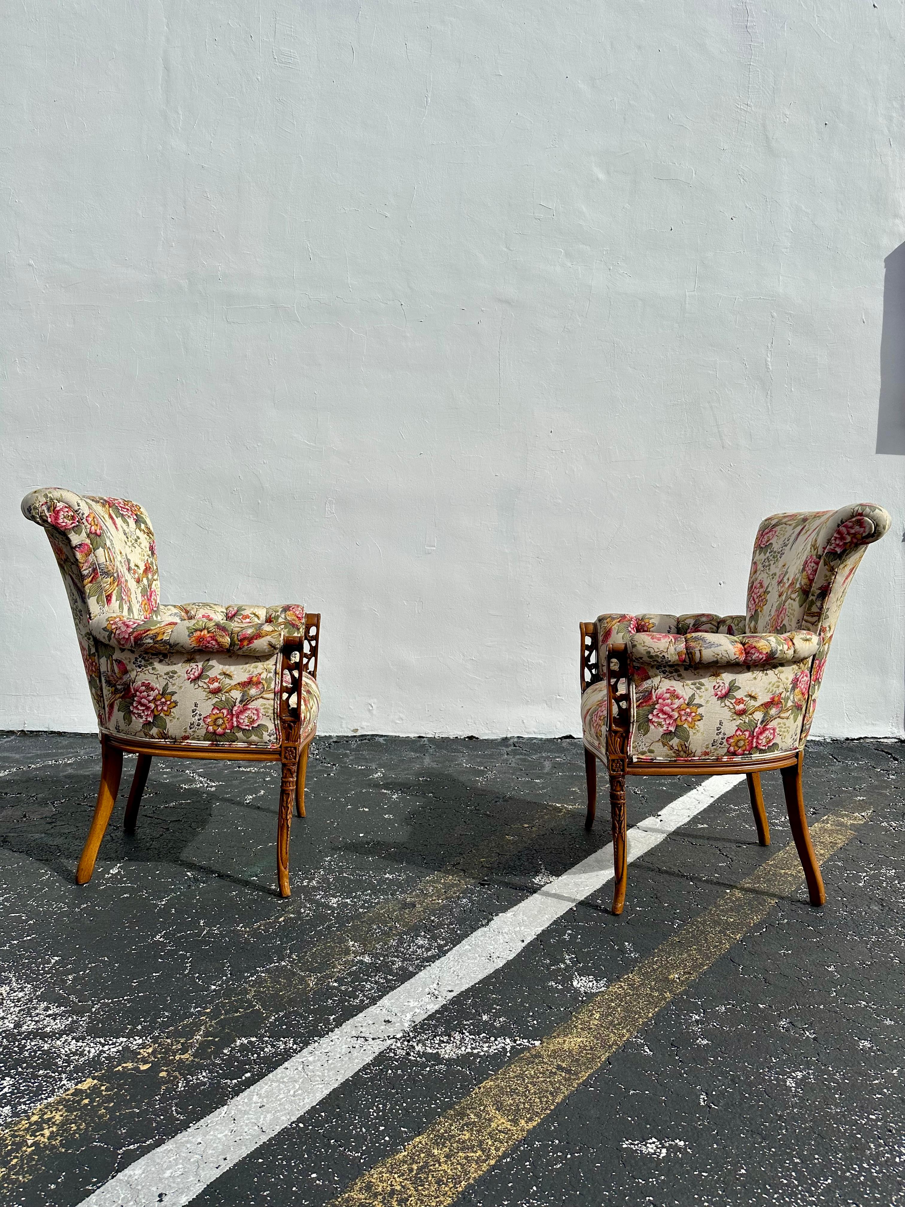 Art Déco Sedie botaniche Schumacher in legno intagliato dorato degli anni '30, Set di 2 in vendita
