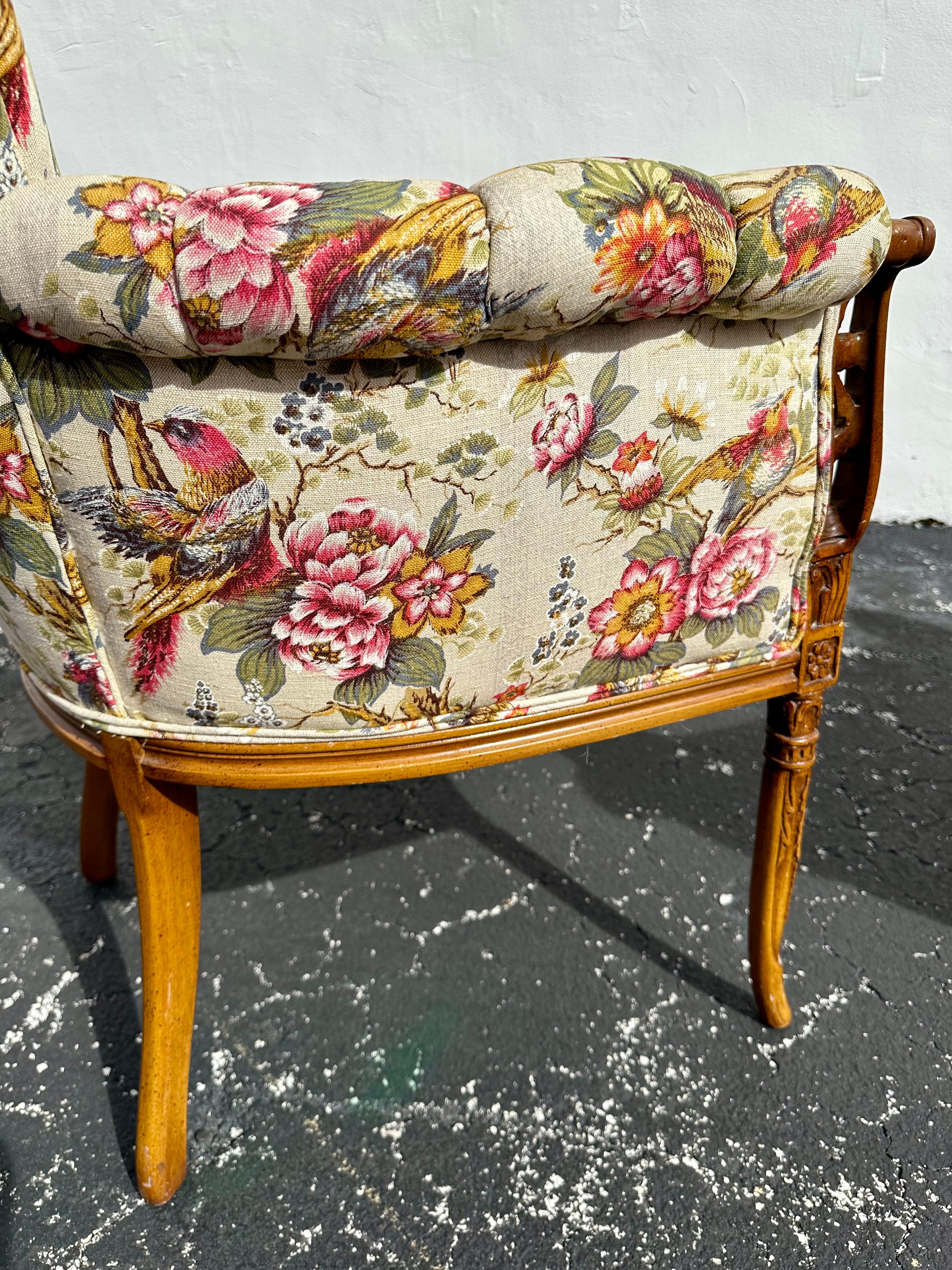 Sedie botaniche Schumacher in legno intagliato dorato degli anni '30, Set di 2 in vendita 2