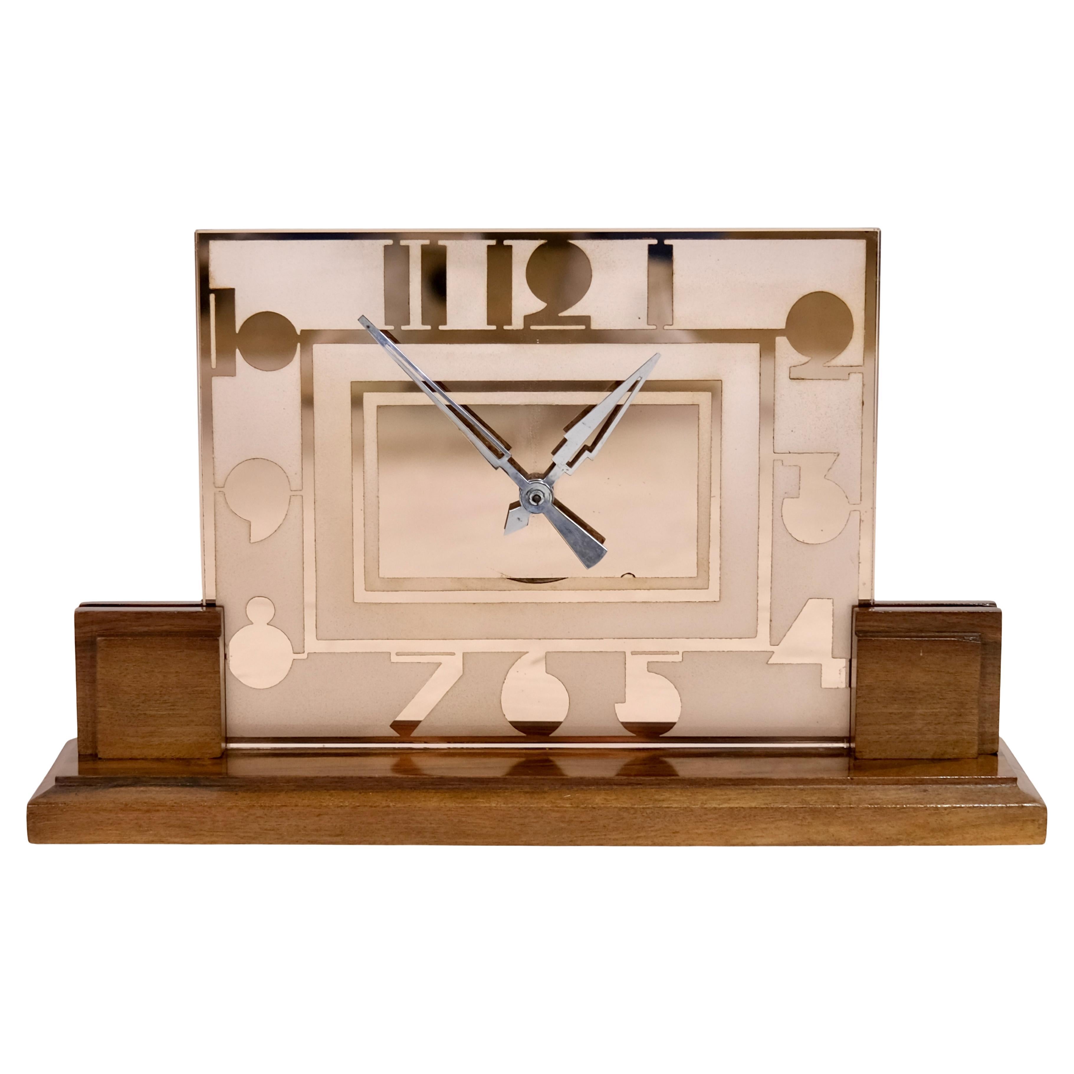 1930s Art Deco Table Clock With Rosaline Glass And Art Deco Typical Numerals For Sale