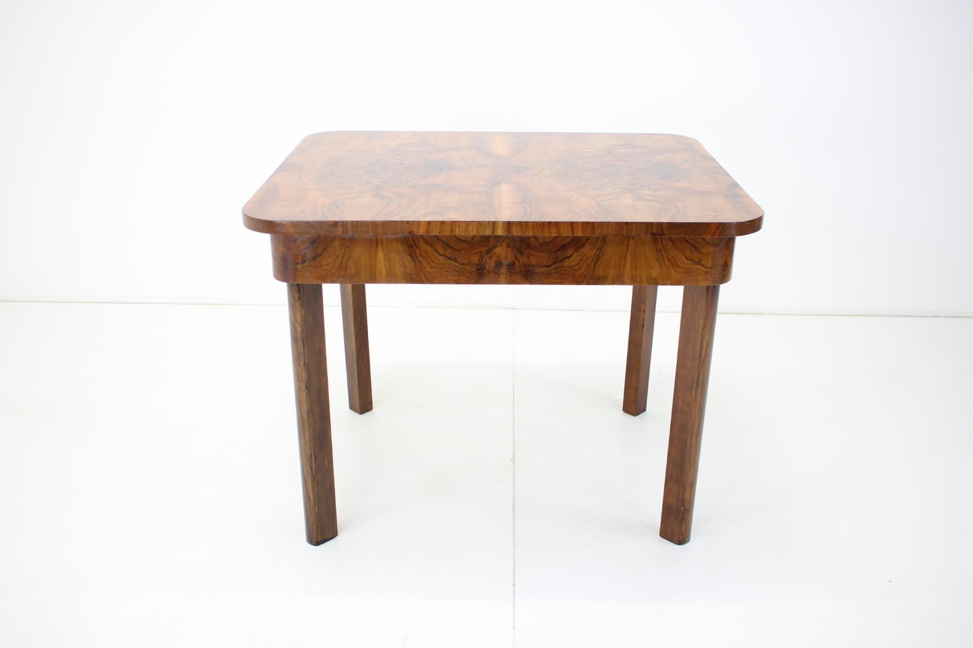 Art-déco-Tisch aus den 1930er Jahren, Tschechoslowakei (Holz) im Angebot