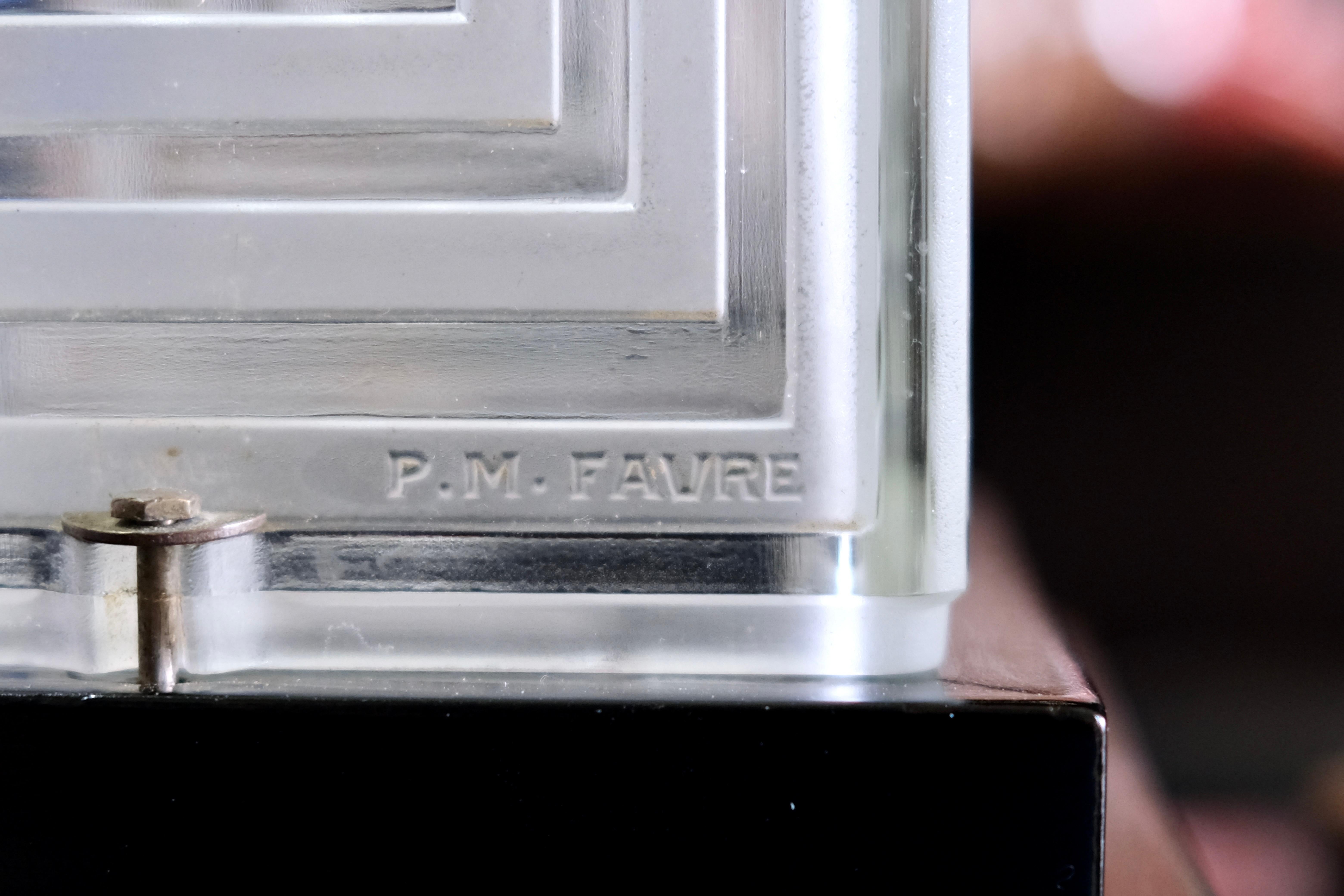 Horloge de bureau Art déco des années 1930 avec boîtier en verre cubiste de P.M. Favre en vente 1
