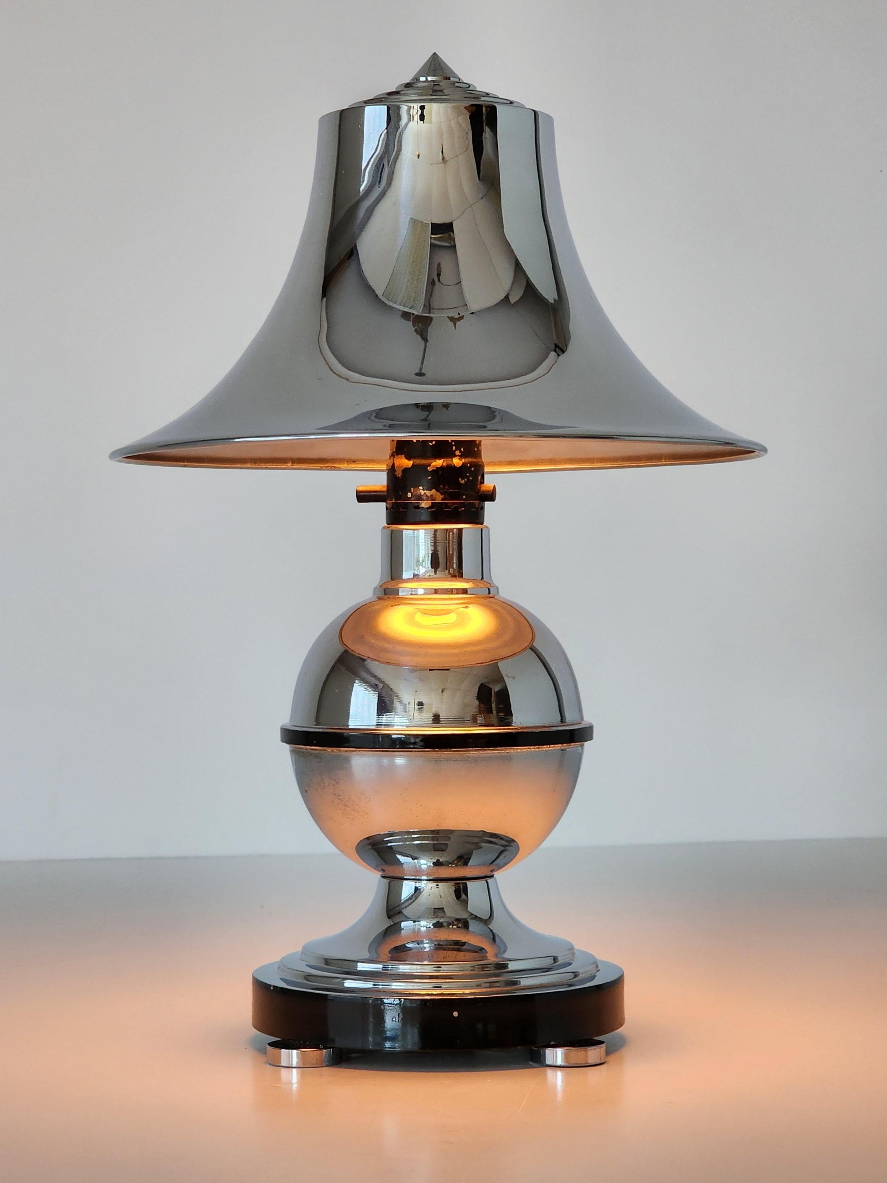 Américain Lampe de table Art déco des années 1930  Électrolyseur  en vente