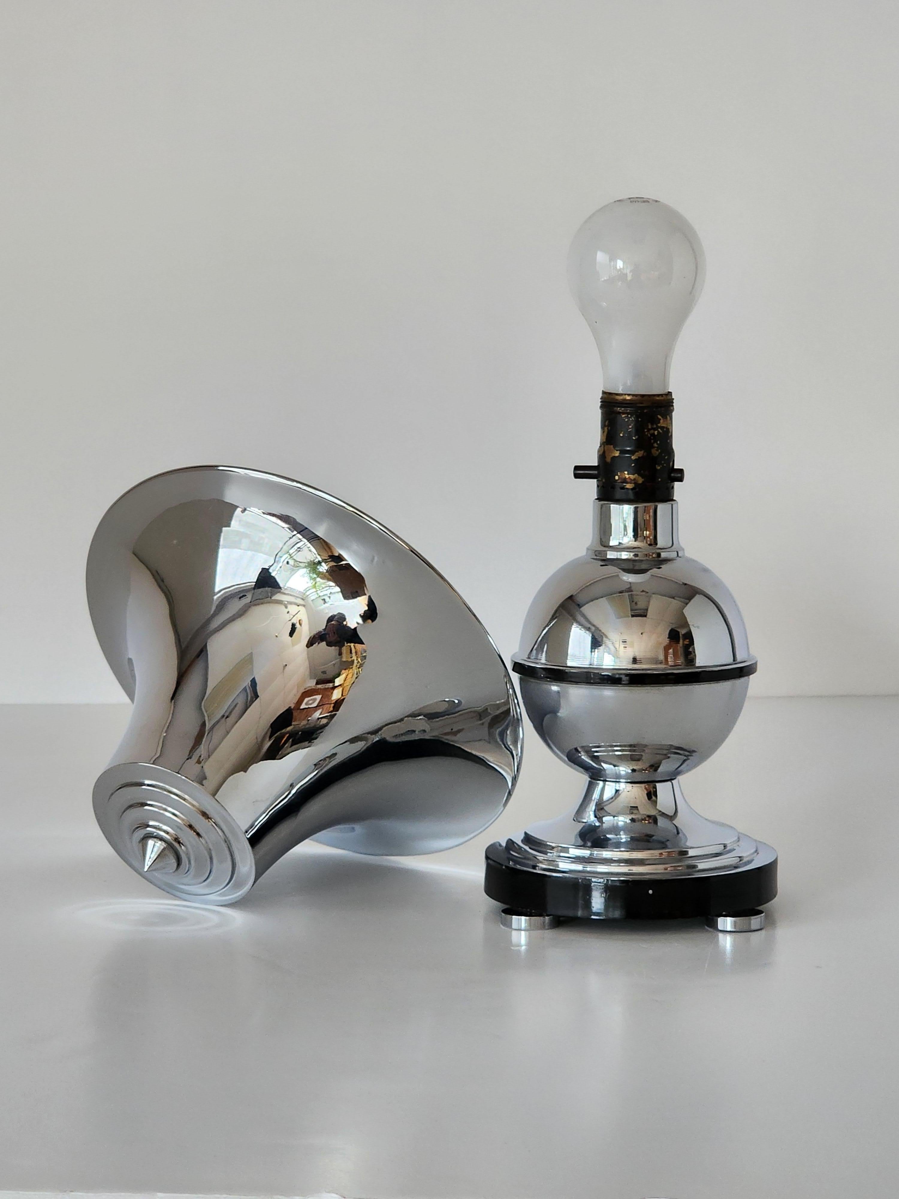 Metal 1930s Art Deco Table Lamp by  Electrolier  For Sale