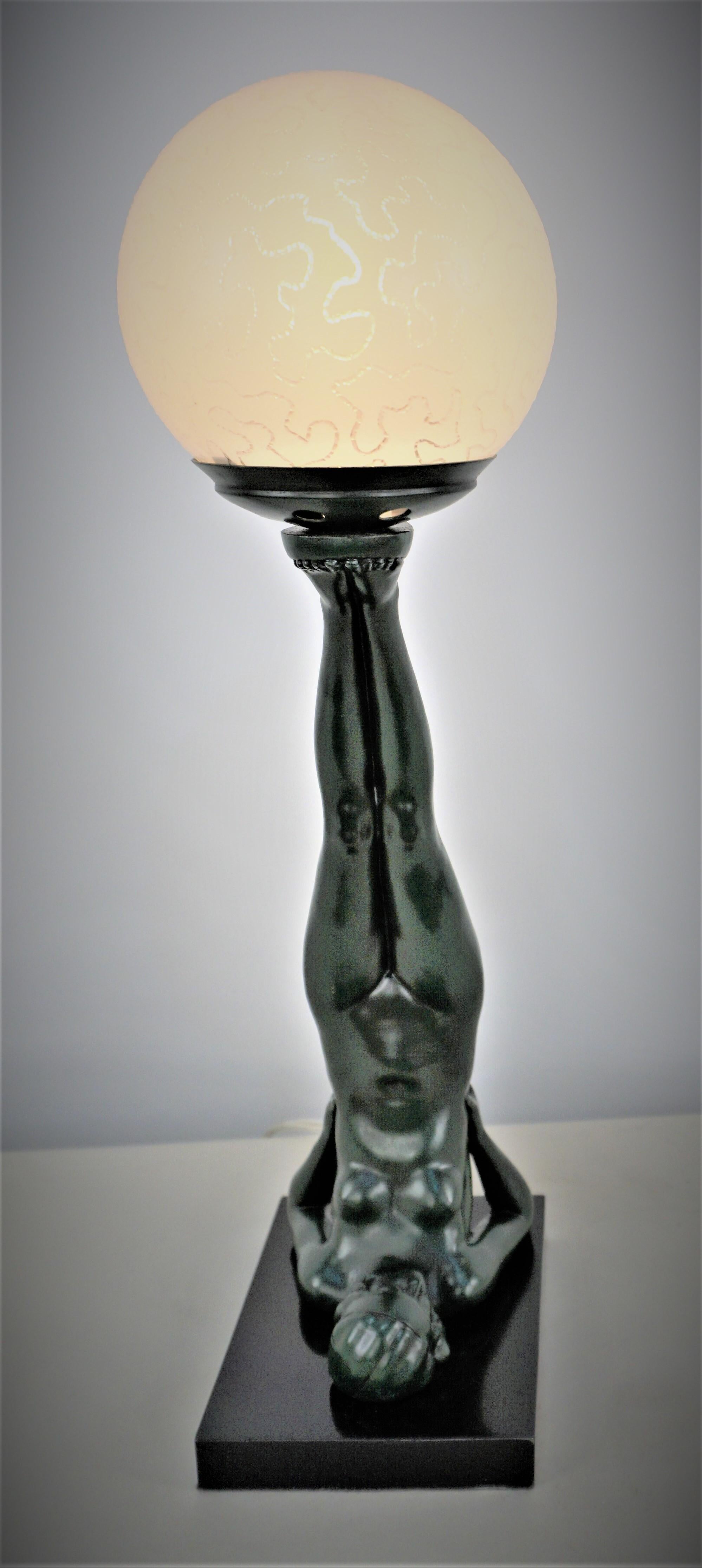 1930's Art Deco Table Lamp Lady Juggler In Good Condition In Fairfax, VA