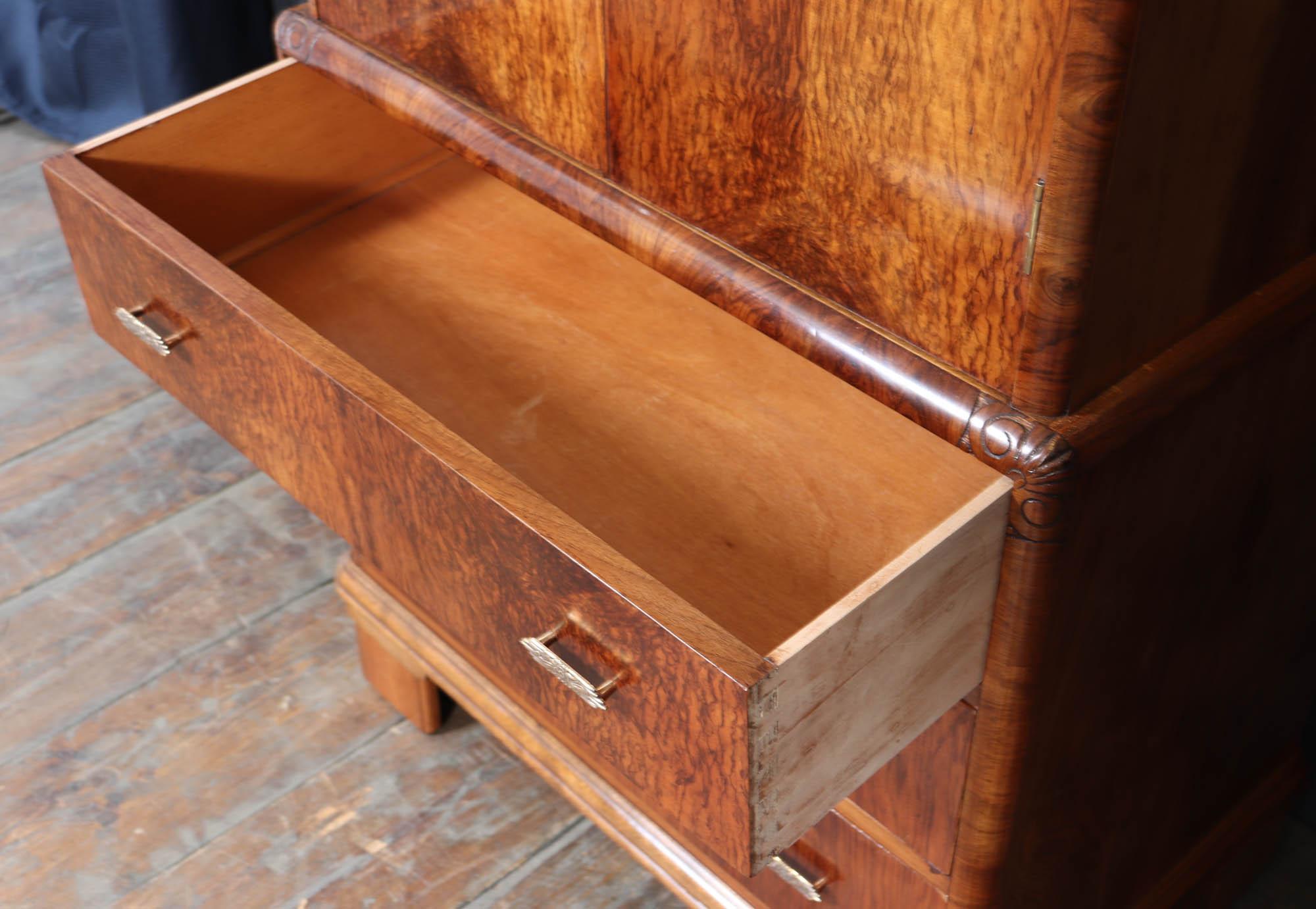 1930s Art Deco Tallboy in Figured Walnut in vendita 3