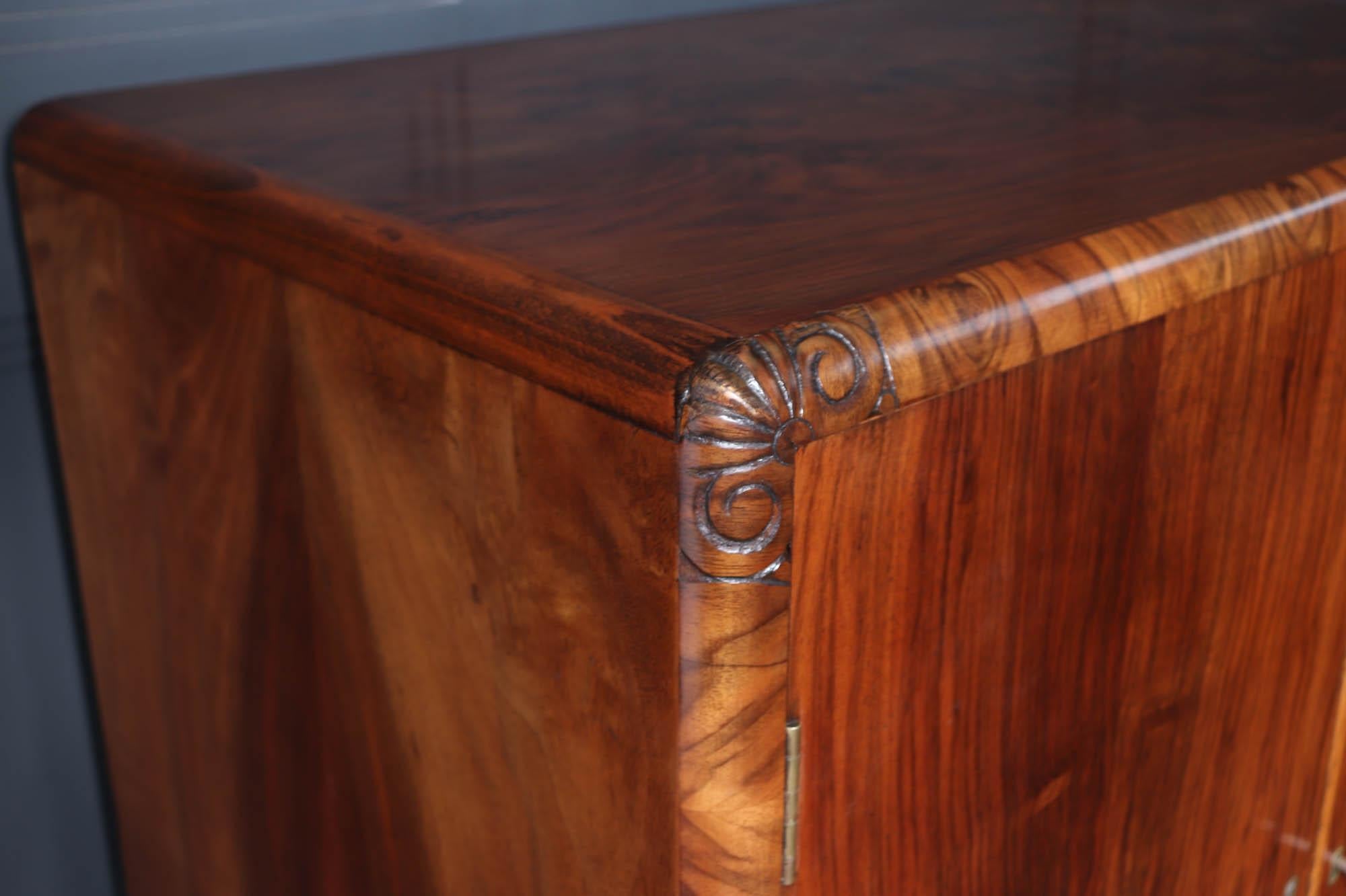 1930s Art Deco Tallboy in Figured Walnut in vendita 5
