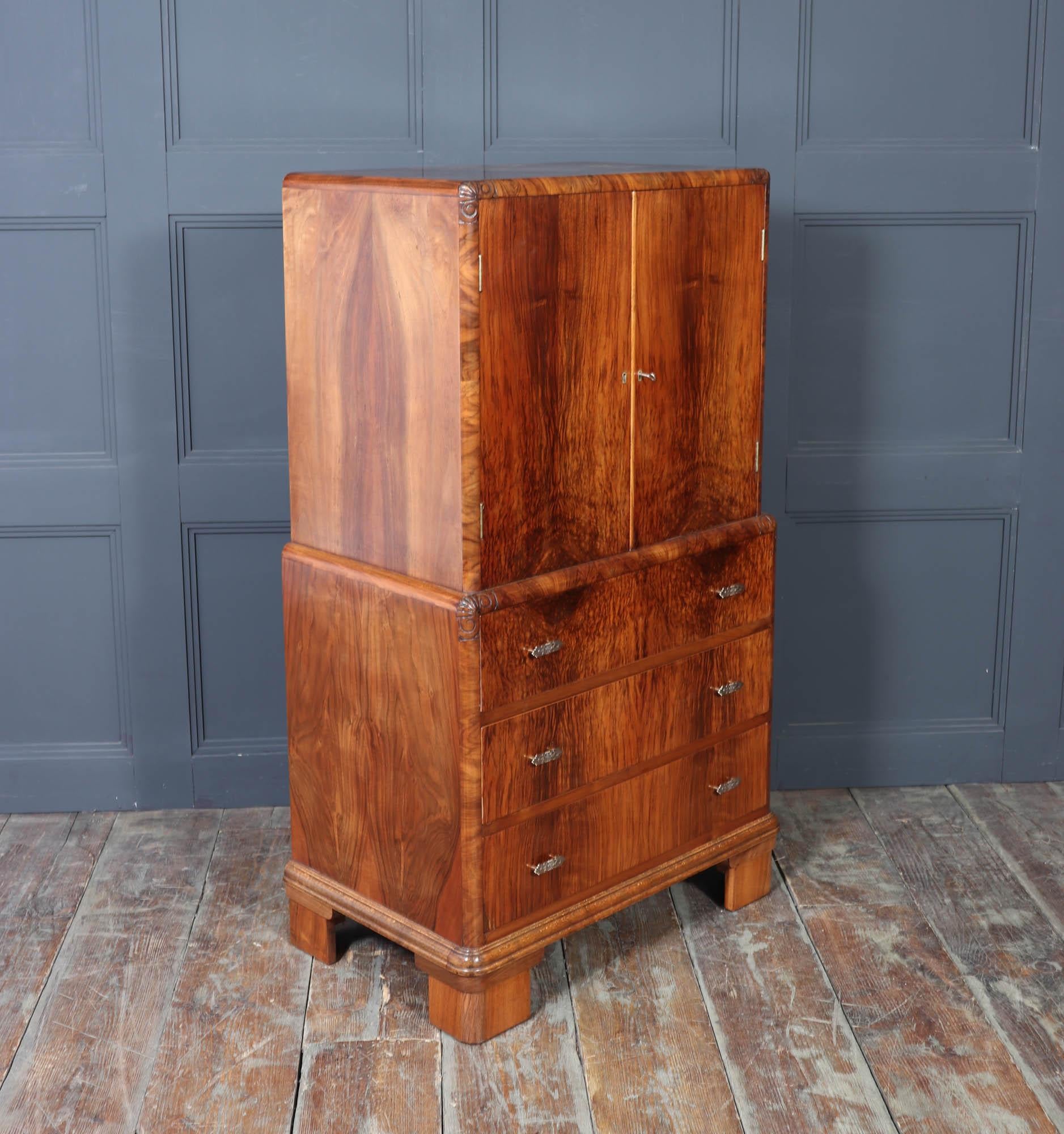 1930s Art Deco Tallboy in Figured Walnut in vendita 6