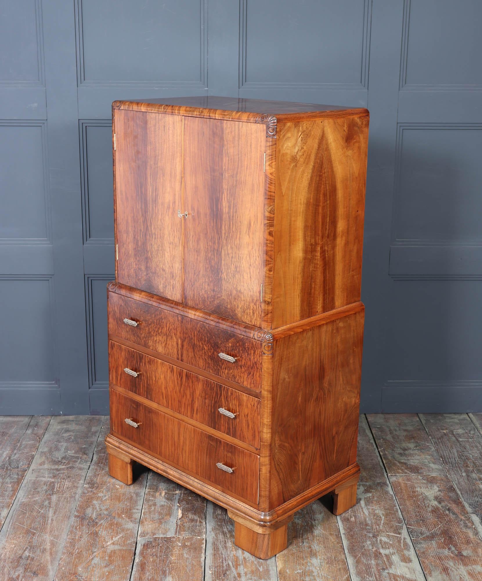 1930s Art Deco Tallboy in Figured Walnut in vendita 7