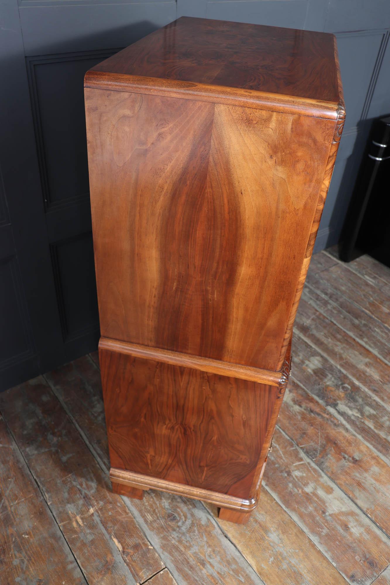 1930s Art Deco Tallboy in Figured Walnut in vendita 9