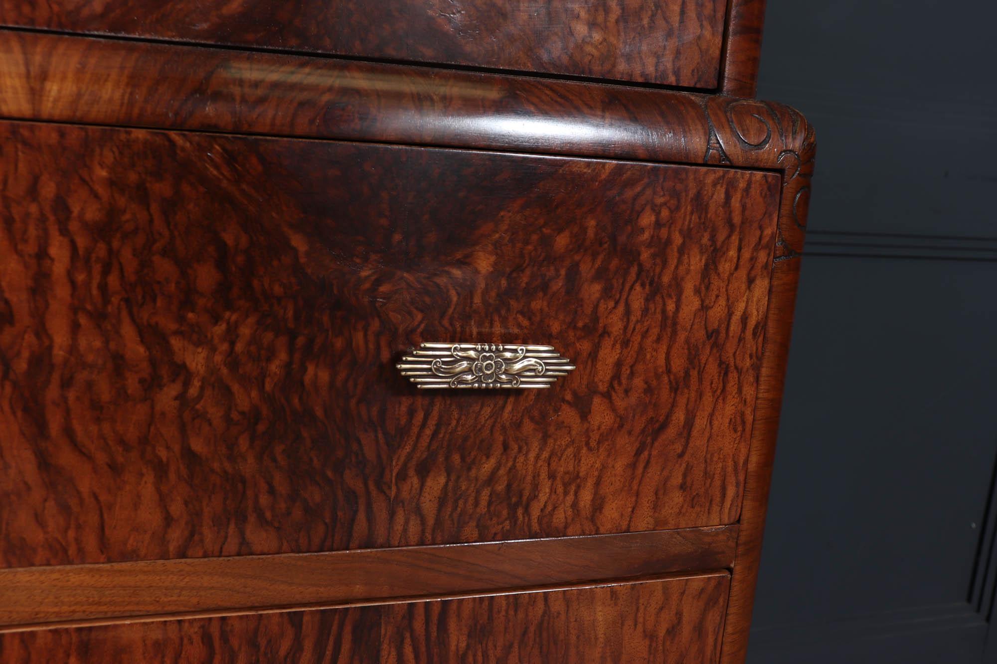 1930s Art Deco Tallboy in Figured Walnut In condizioni ottime in vendita a Paddock Wood Tonbridge, GB