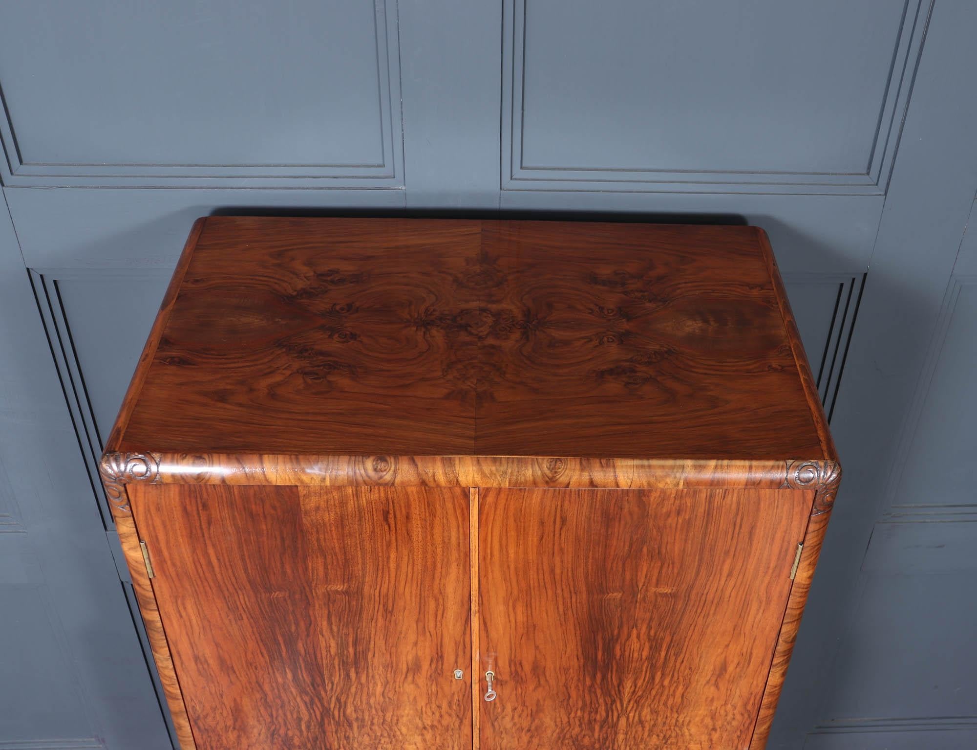 Metà XX secolo 1930s Art Deco Tallboy in Figured Walnut in vendita