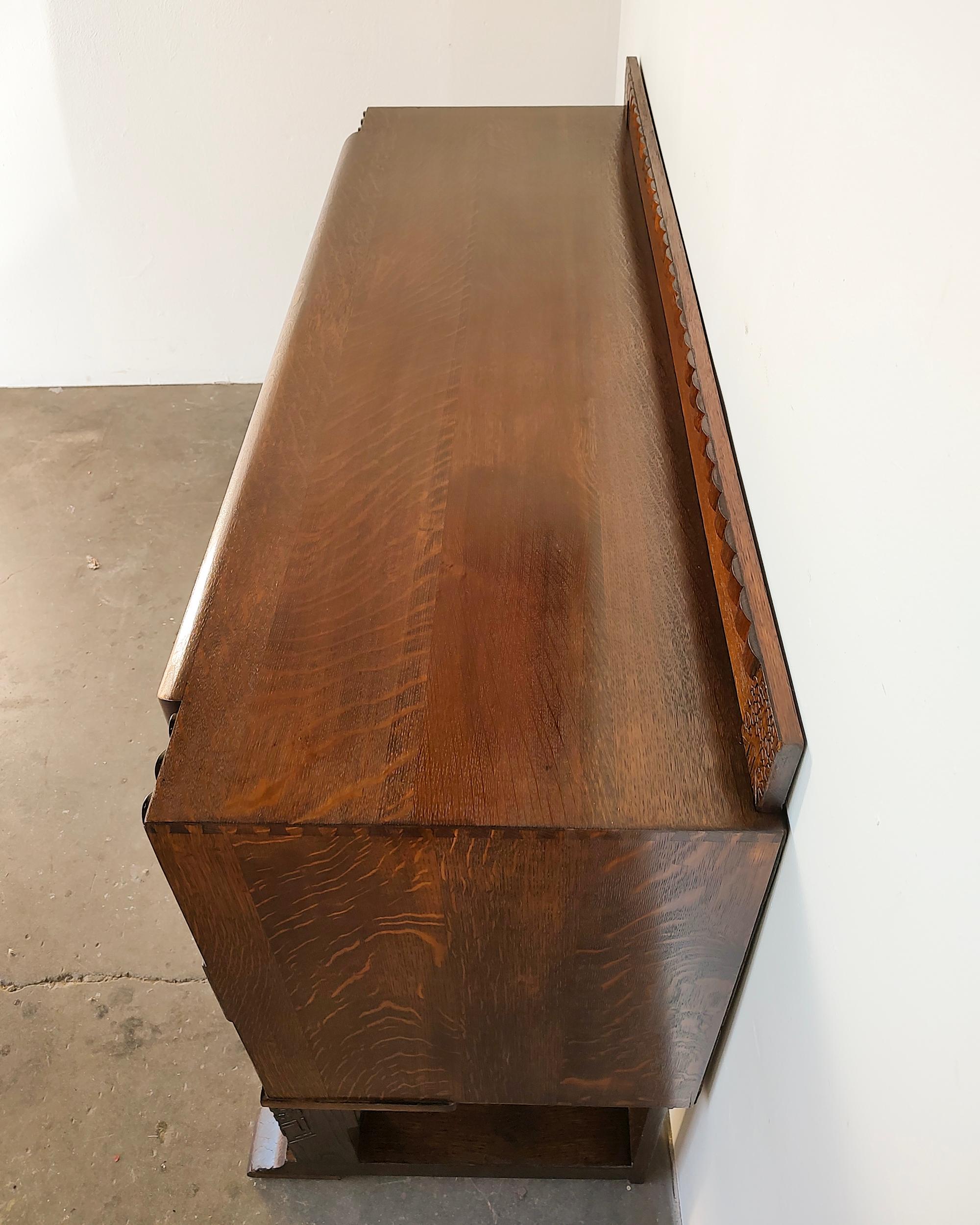 Mid-20th Century 1930s Art Deco Tiger Oak Wood Buffet Cabinet Antique For Sale