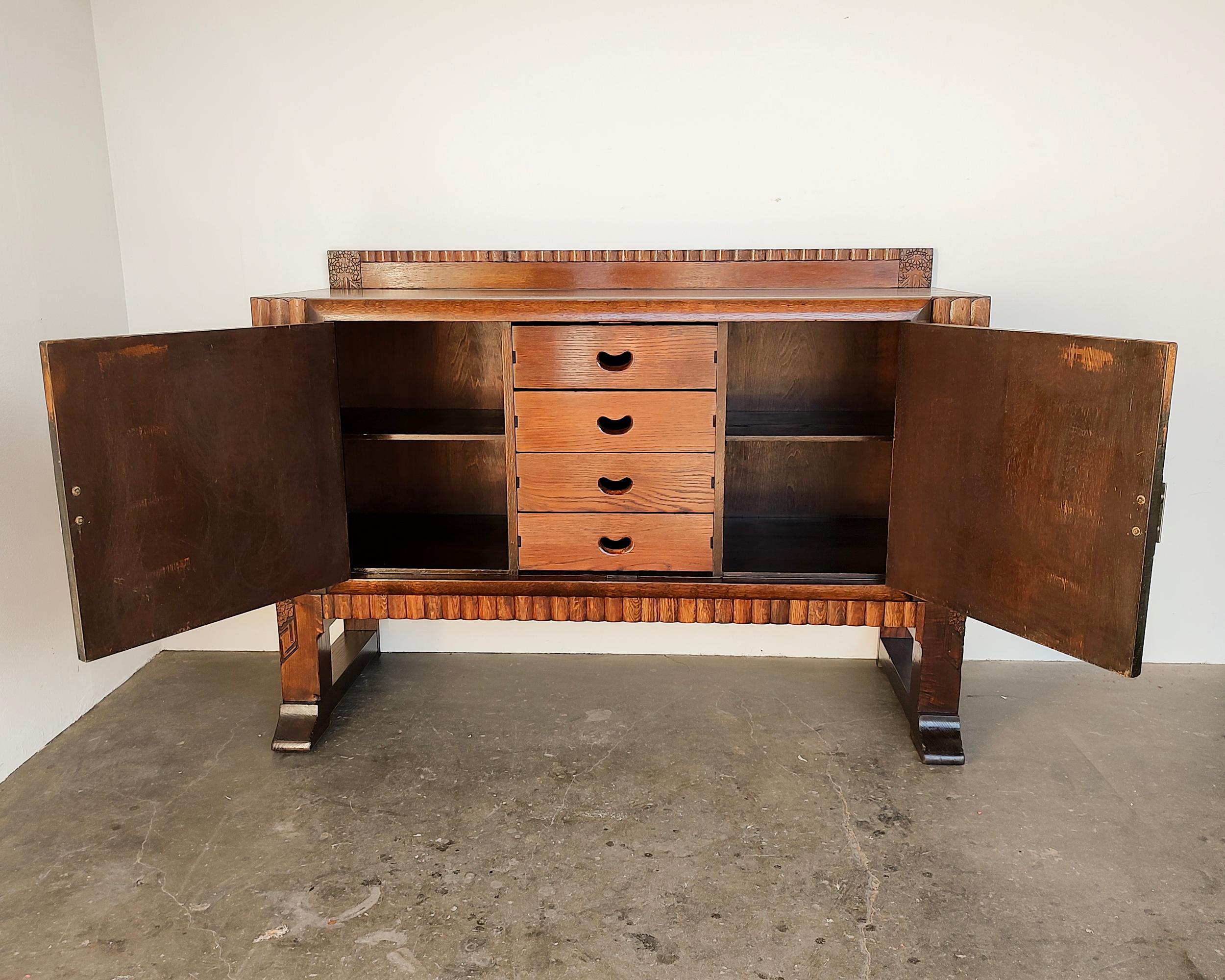 1930s Art Deco Tiger Oak Wood Buffet Cabinet Antique For Sale 4