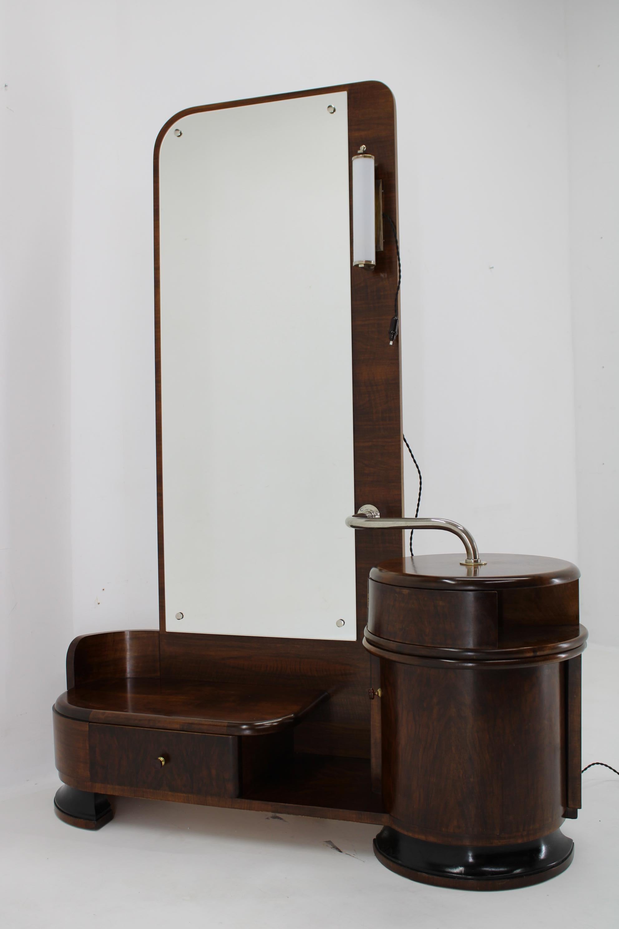 1930s Art Deco Toilet Cabinet with Mirror in Walnut, Czechoslovakia  In Good Condition For Sale In Praha, CZ