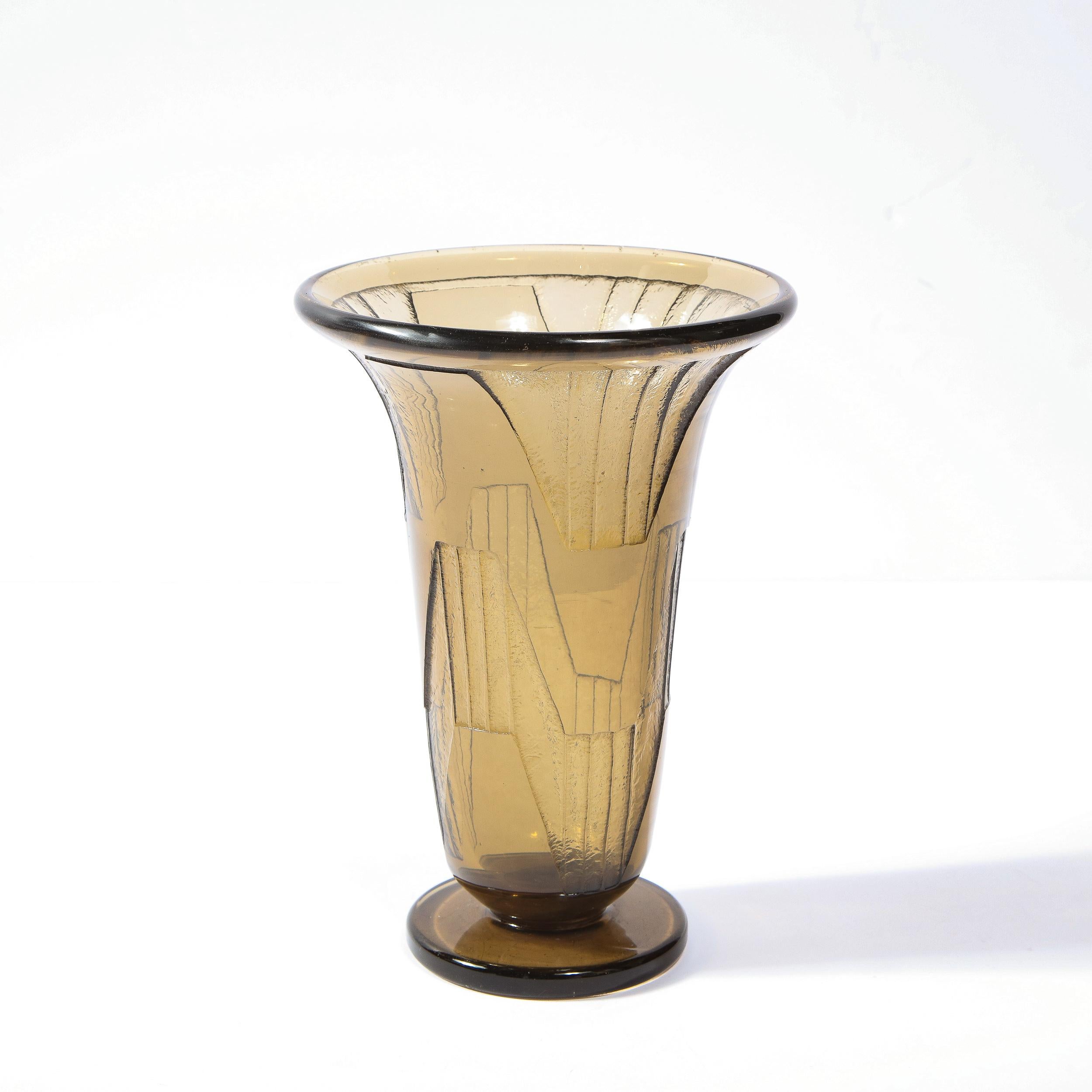Buriné Vase en verre Art Déco des années 1930, style cubiste, topaze et topaze, signé par Schneider en vente