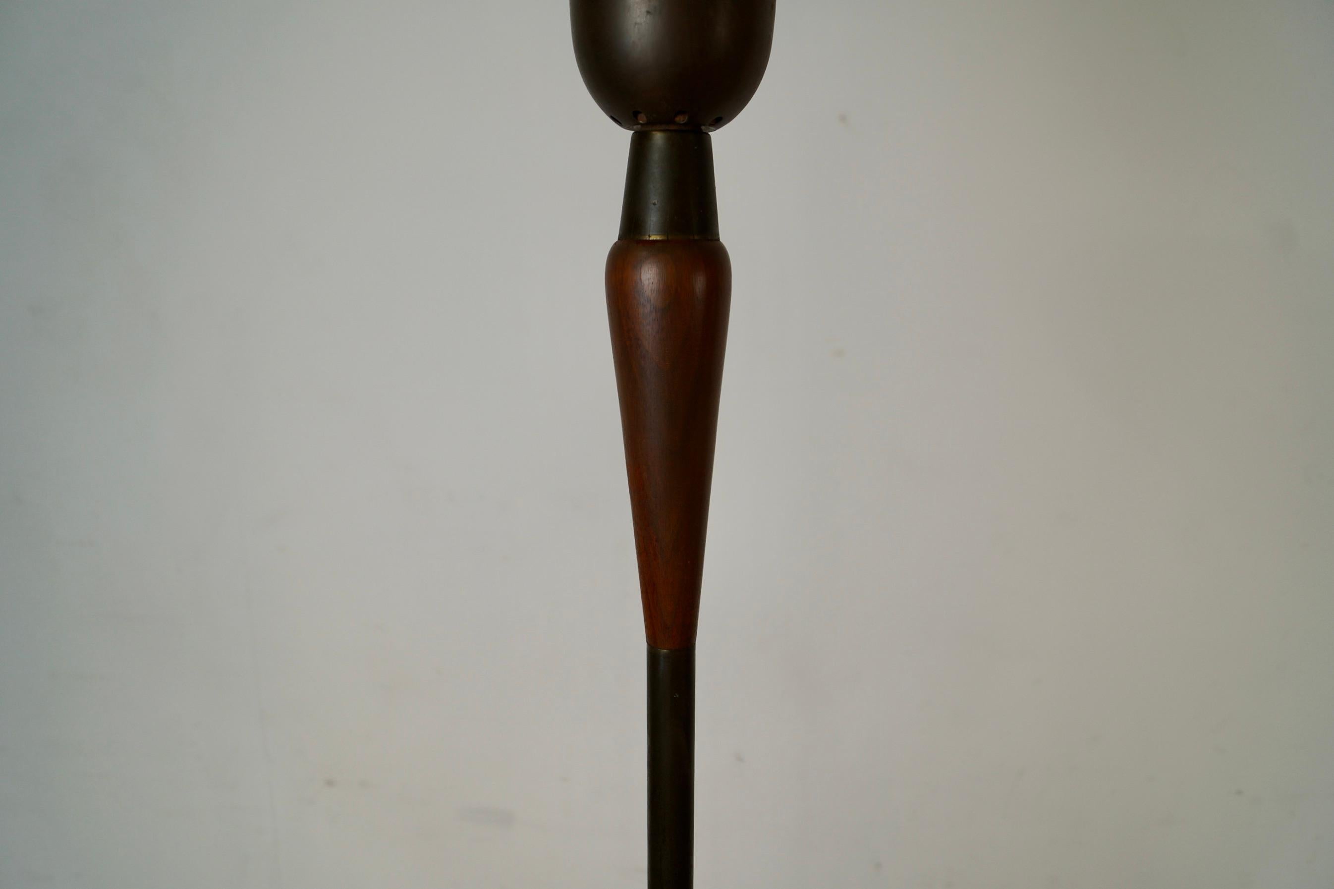 1930's Art Deco Torchiere Walnut & Brass Floor Lamp For Sale 4