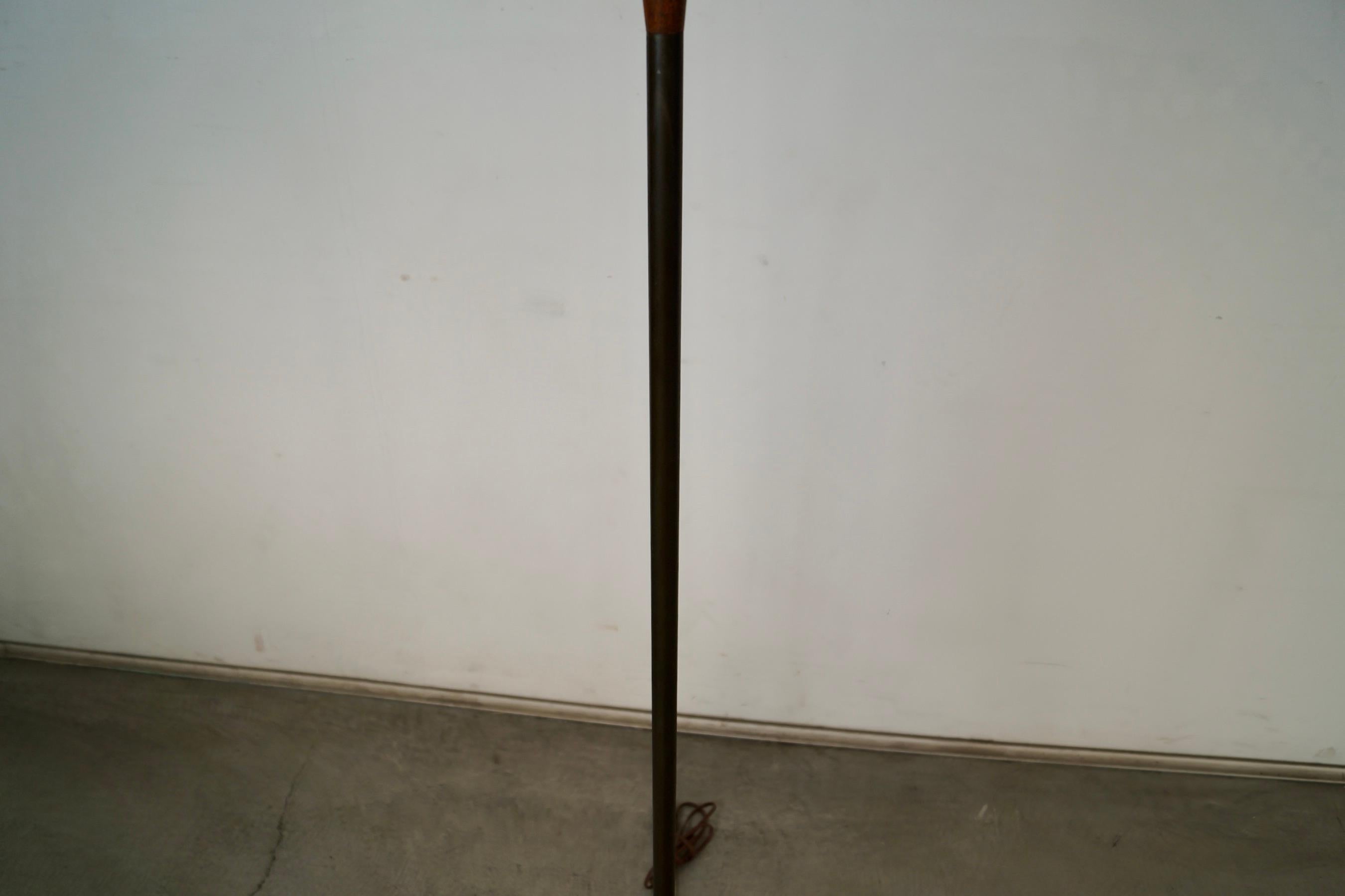 1930's Art Deco Torchiere Walnut & Brass Floor Lamp For Sale 5