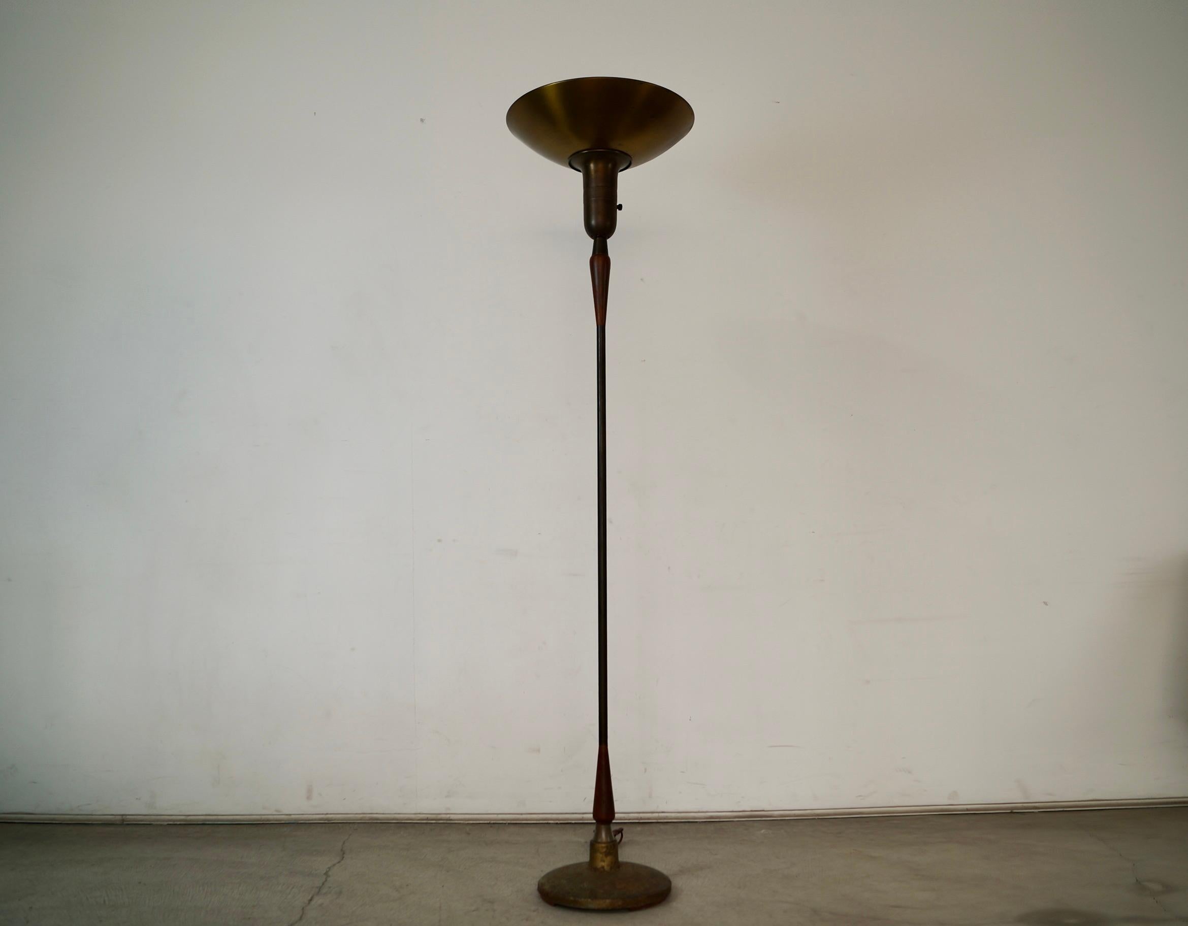 1930's Art Deco Torchiere Walnut & Brass Floor Lamp In Good Condition For Sale In Burbank, CA