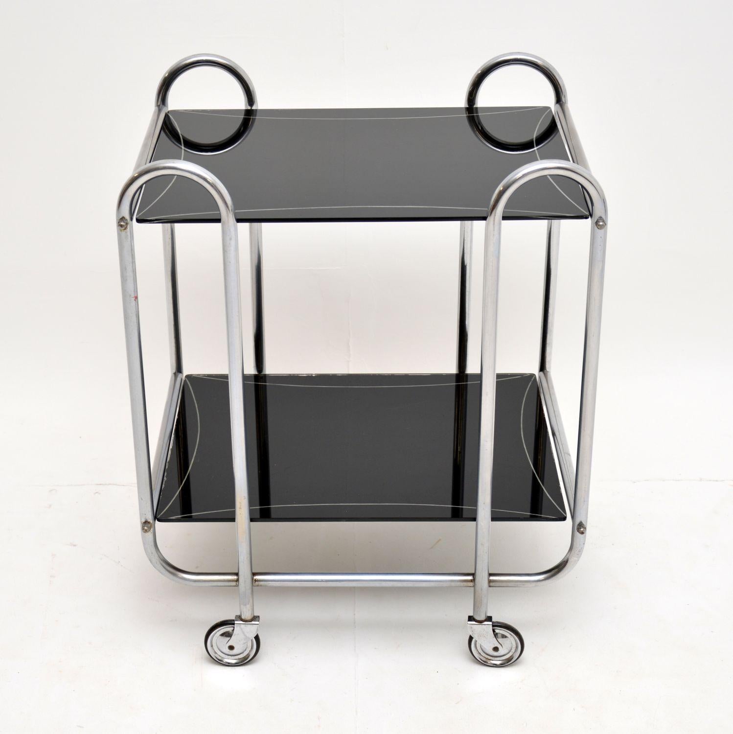 A stunning vintage Art Deco period drinks trolley, dating from the 1930s-1950s. This is beautifully made from tubular steel, and has removable black glass shelves.

The condition is excellent for its age, with no major damage and only some minor