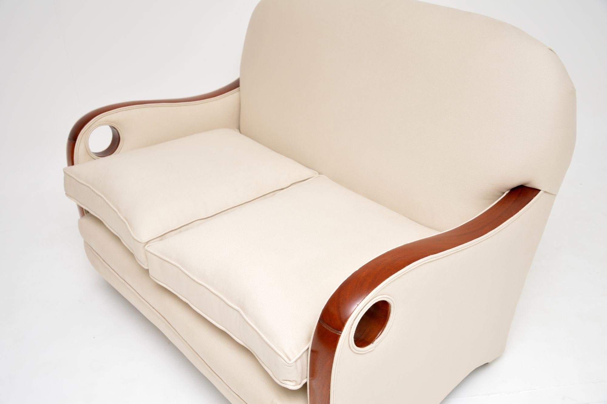 1930's Art Deco Zweisitzer Sofa (Holz) im Angebot