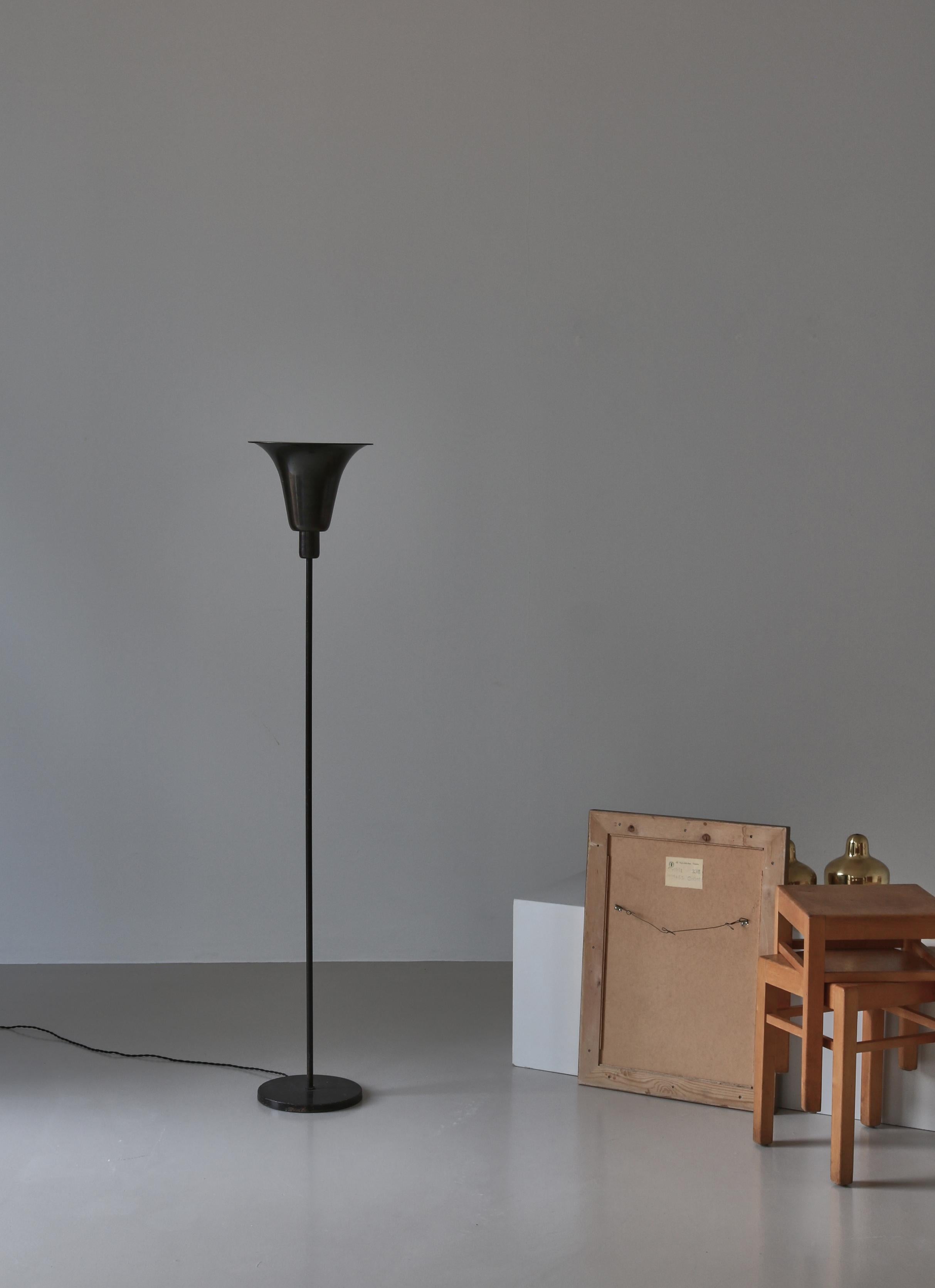 Sculptural uplight 