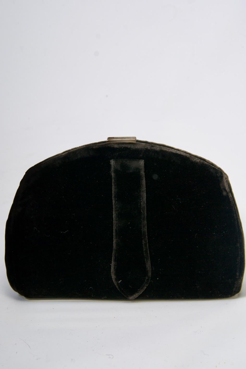 1930s Art Deco Velvet Clutch In Good Condition For Sale In Alford, MA
