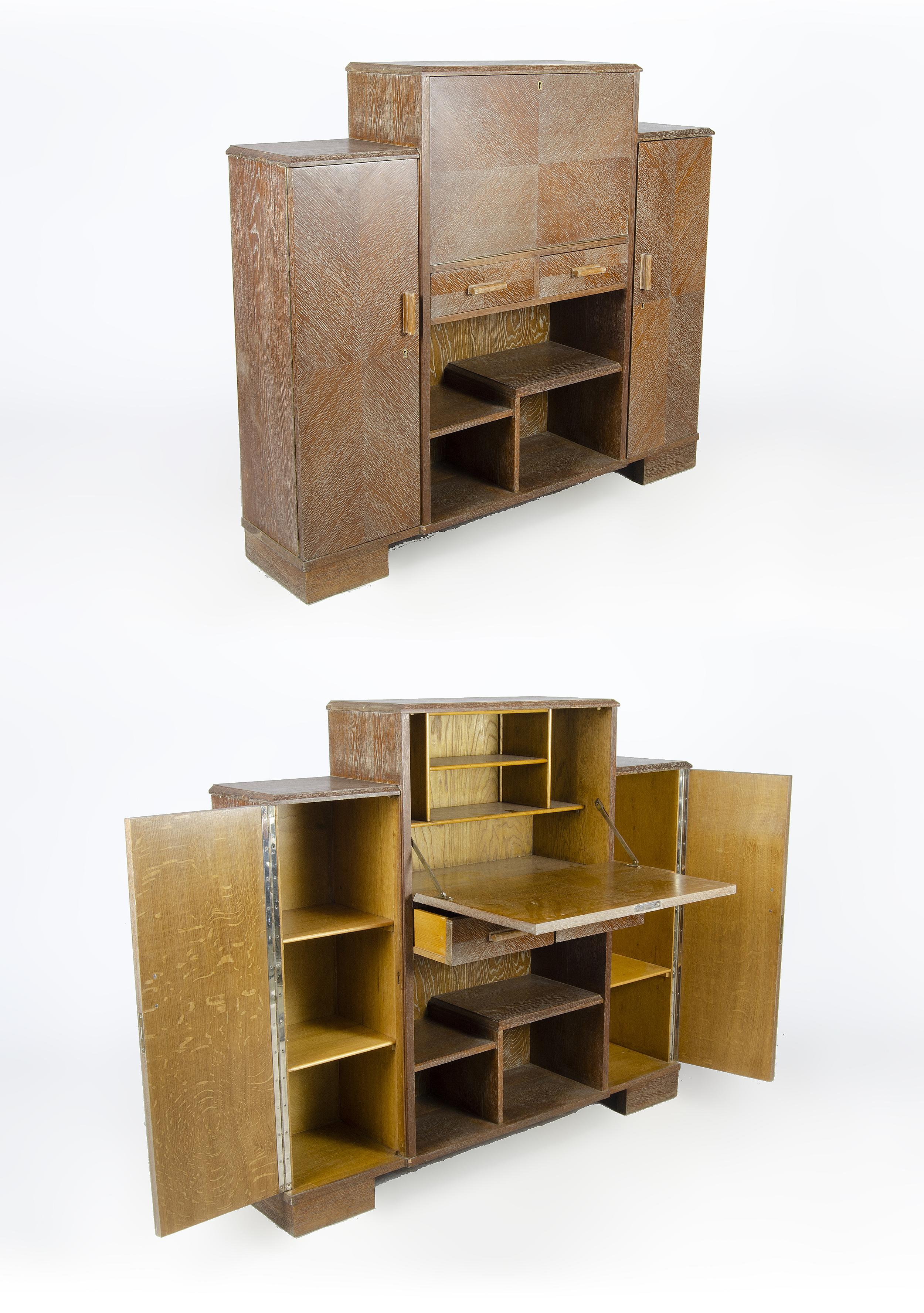 Mueble secreter Art Déco de los años 30 chapado en madera con múltiples compartimentos en estilo Jacques Adnet, Francia

Por: Jacques Adnet (al estilo de)
Material: madera, metal
Técnica: tallado, fundición, moldeado, metalistería,