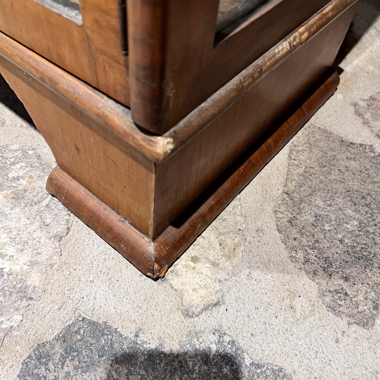 1930er Jahre Art Deco Vitrine Schrank Display skulpturale exotischen Holz im Angebot 5