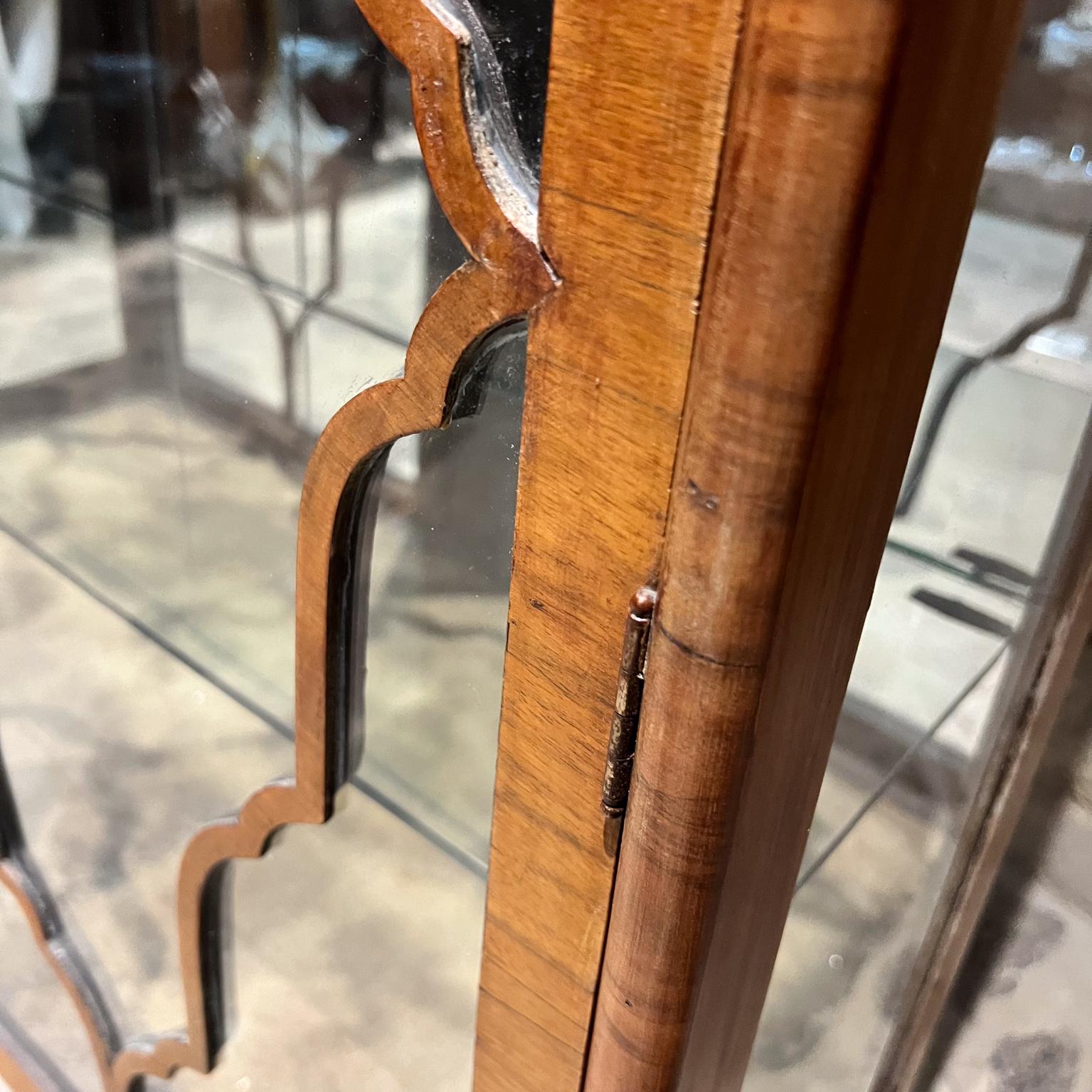 1930er Jahre Art Deco Vitrine Schrank Display skulpturale exotischen Holz im Angebot 7